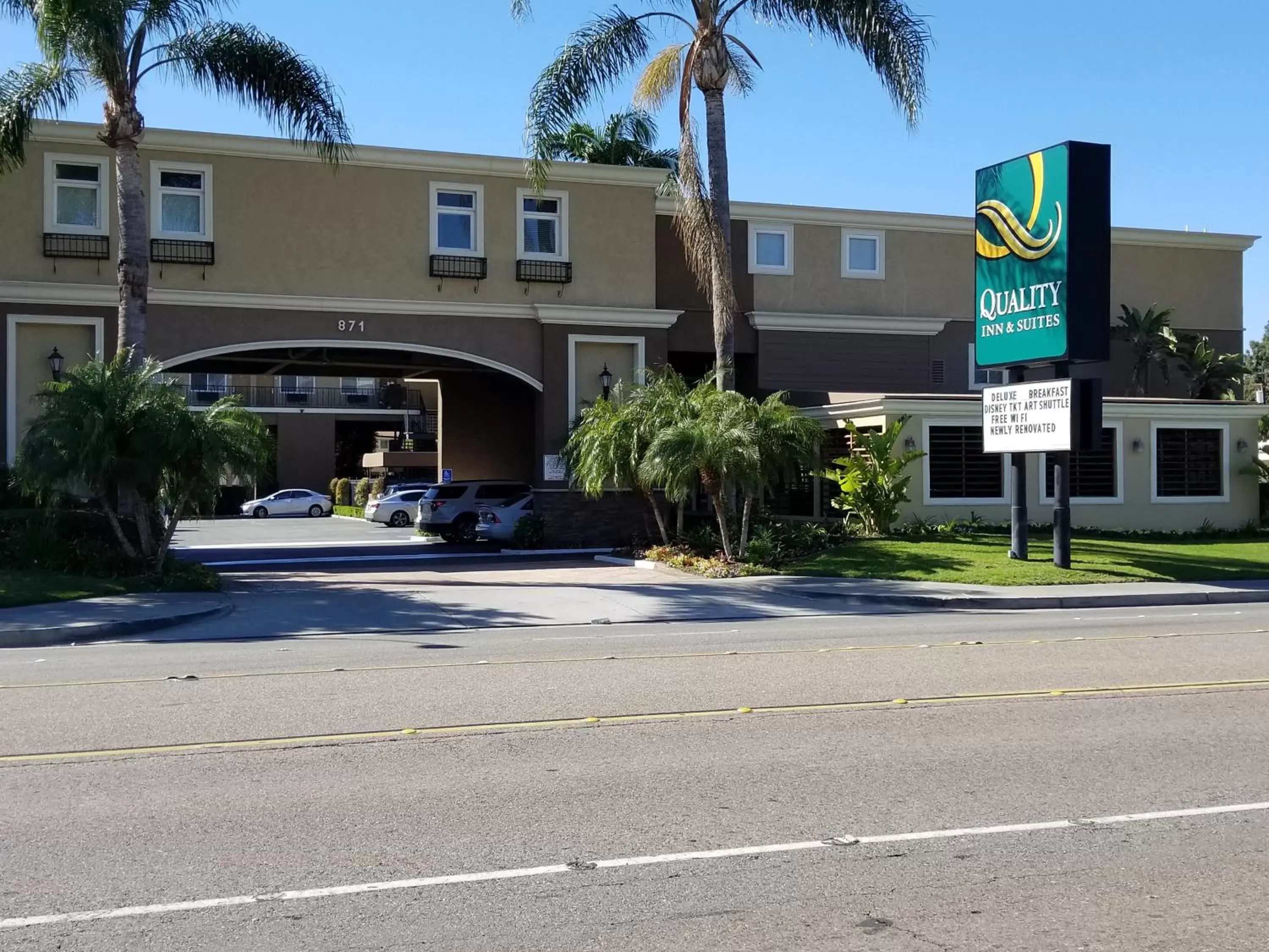 Property Building in Quality Inn & Suites Anaheim Maingate