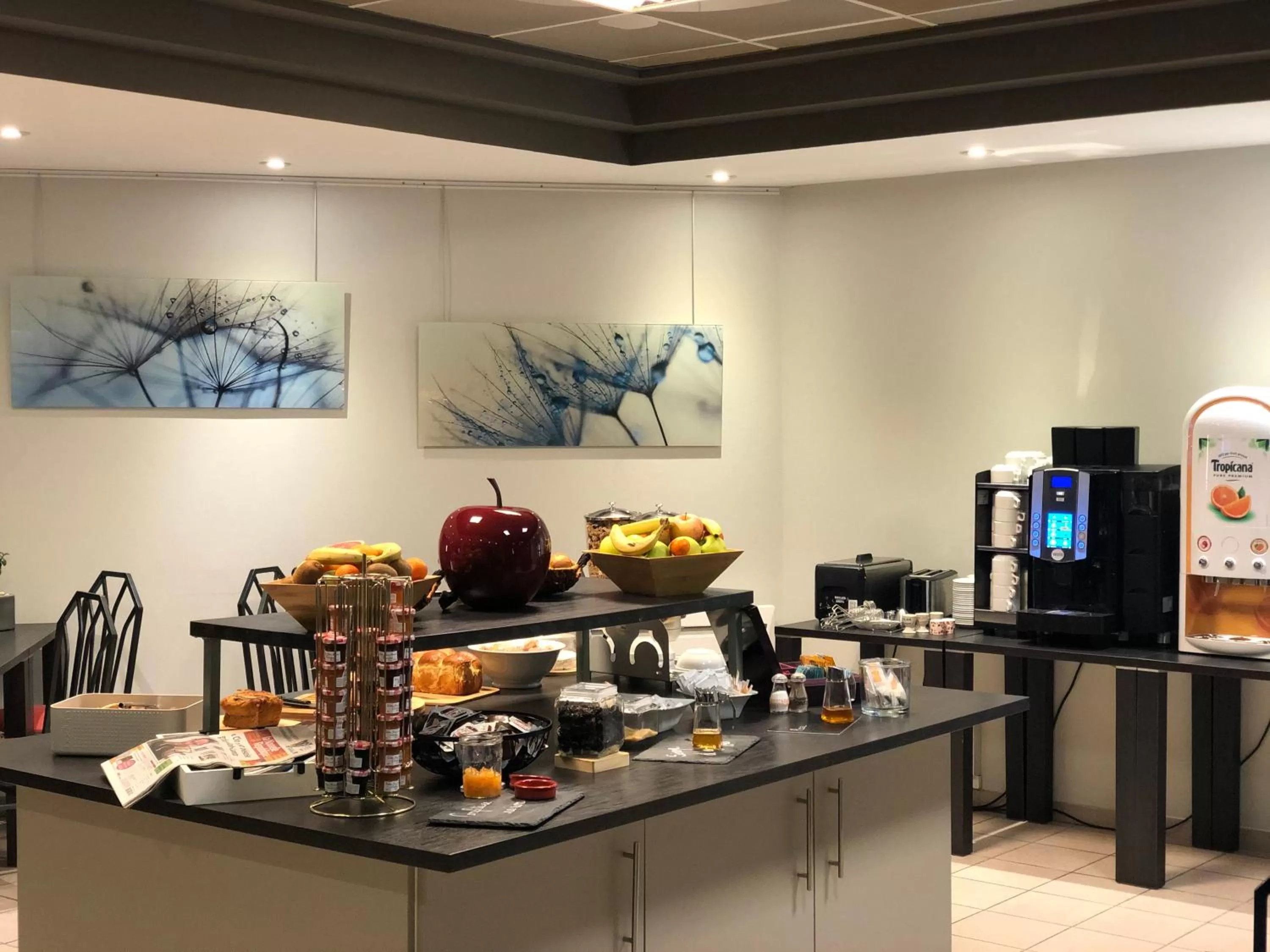 Food and drinks in Cit'Hotel LA PYRAMIDE