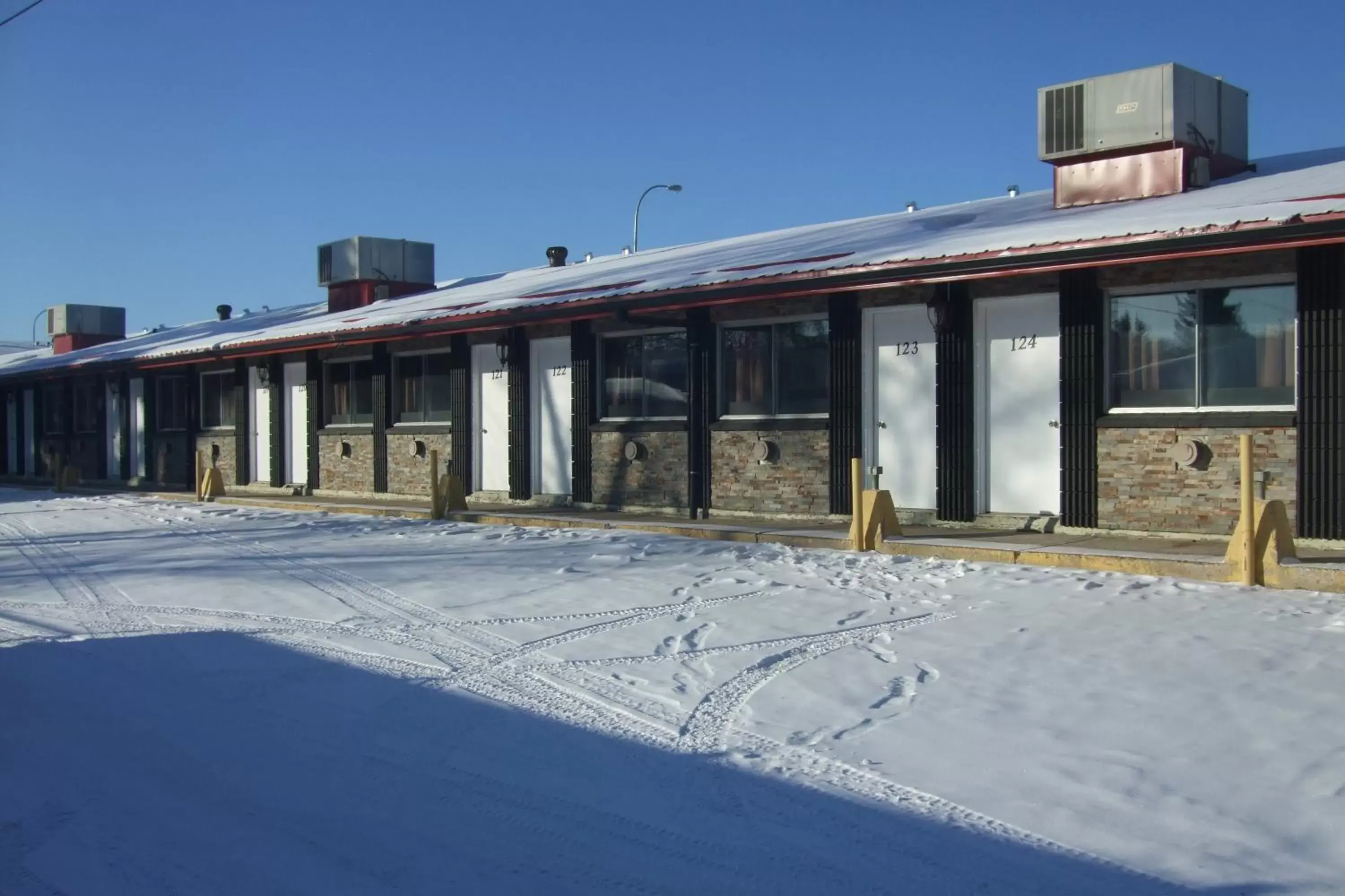 Property Building in Trailside Inn