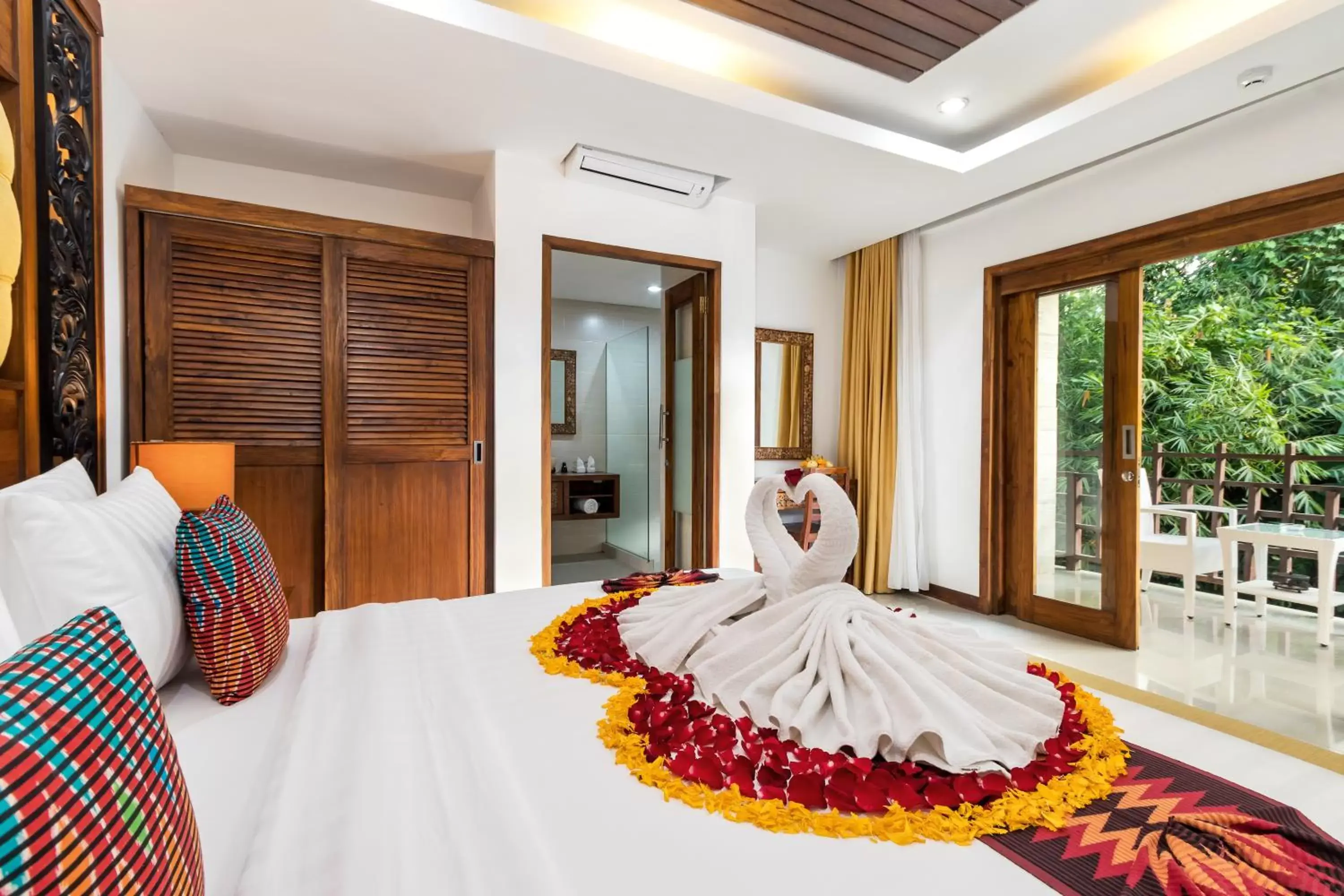 TV and multimedia, Bed in Mayura Ubud Retreat TV and multimedia, Bed in Mayura Ubud Retreat