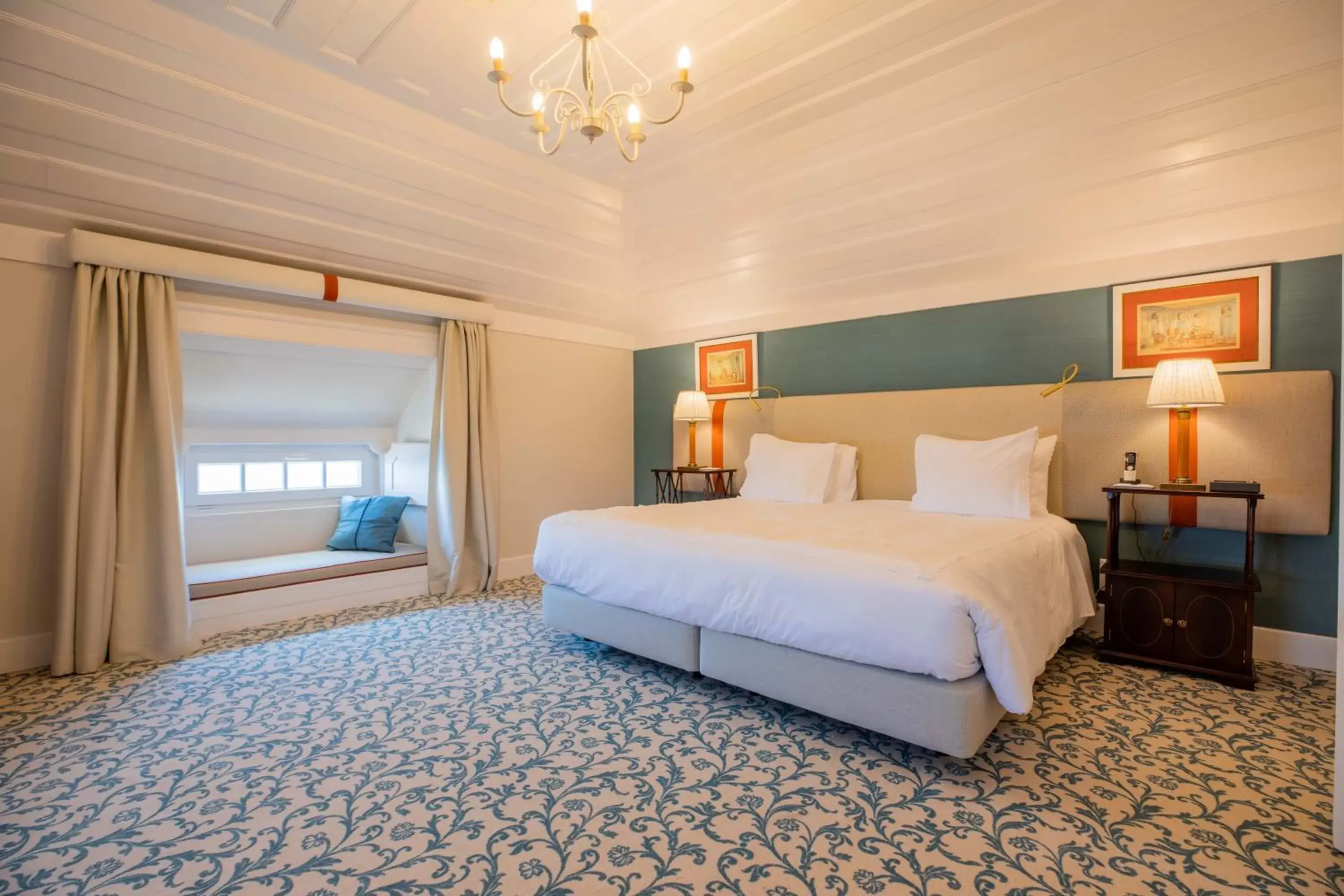 Bed in Estoril Vintage Hotel