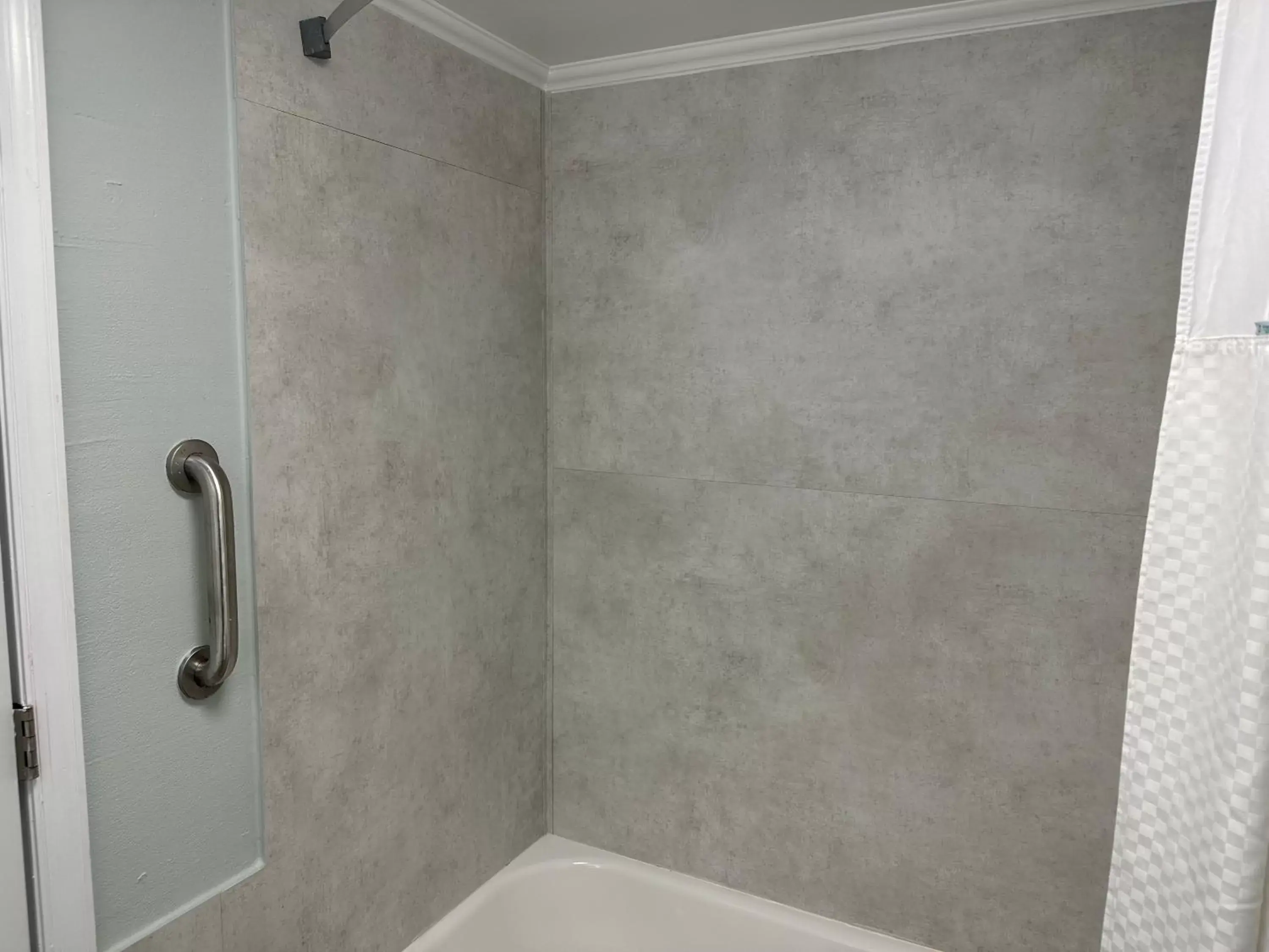 Shower, Bathroom in Days Inn by Wyndham Pensacola - Historic Downtown