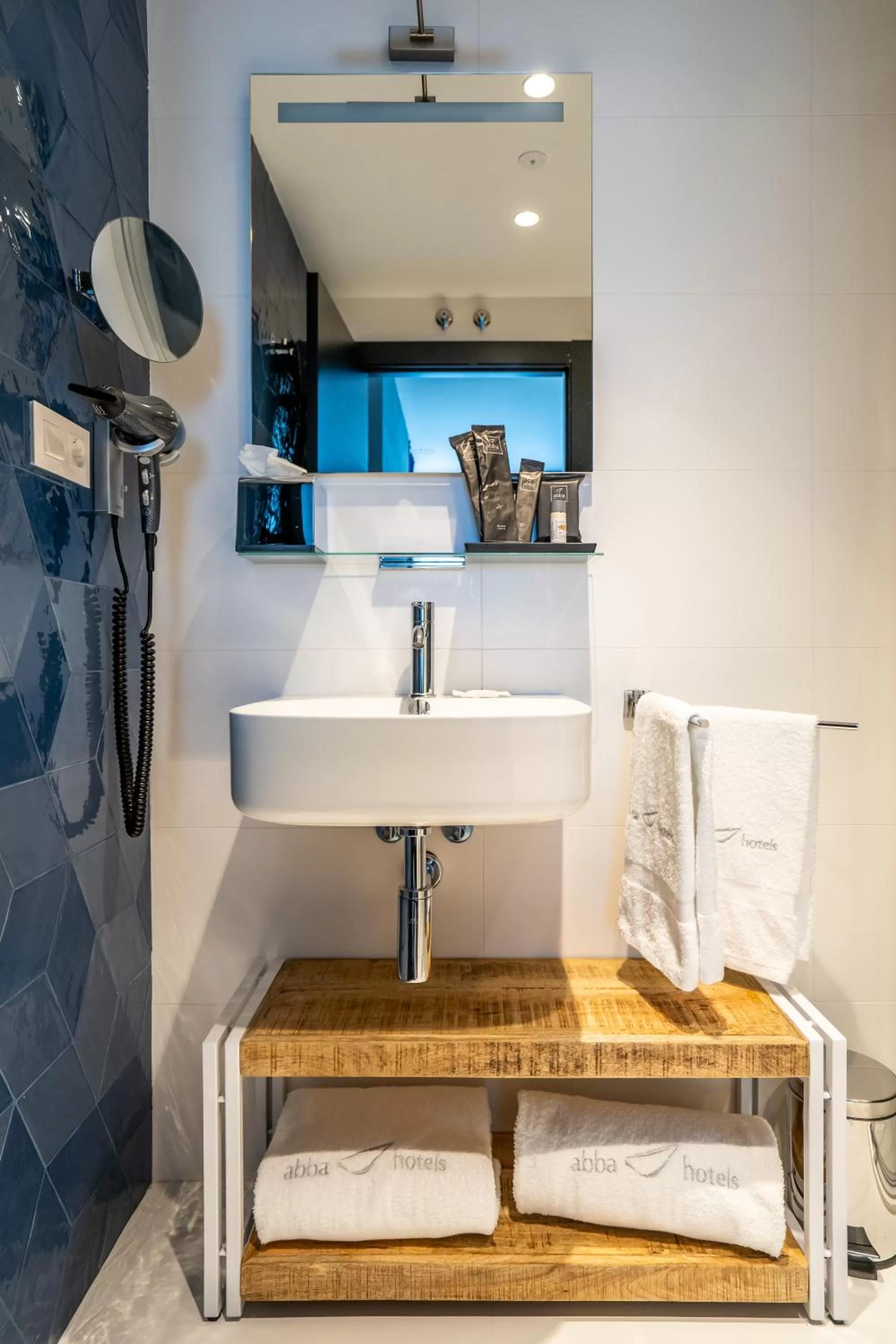 Bathroom in abba Apartments Playa de Gros San Sebastián