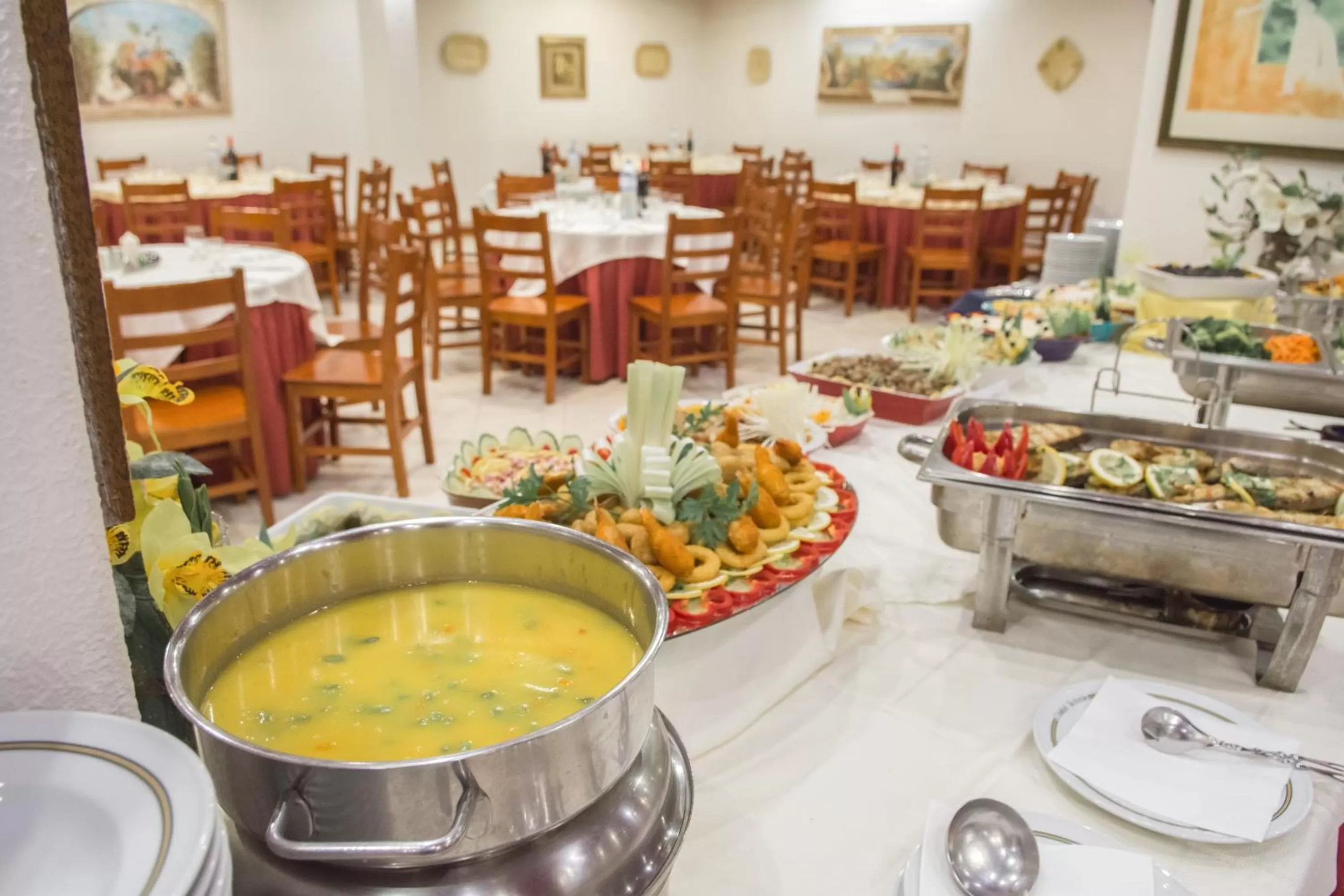 Restaurant/places to eat in Hotel Cristal Caldas