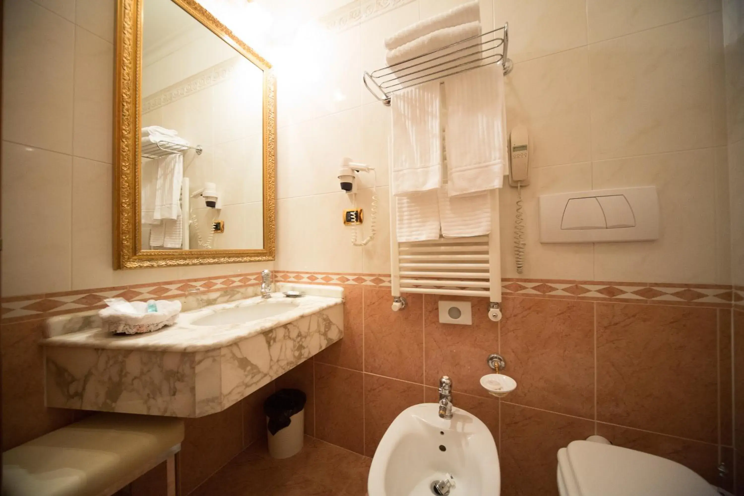 Bathroom in Hotel dei Consoli Vaticano Bathroom in Hotel dei Consoli Vaticano