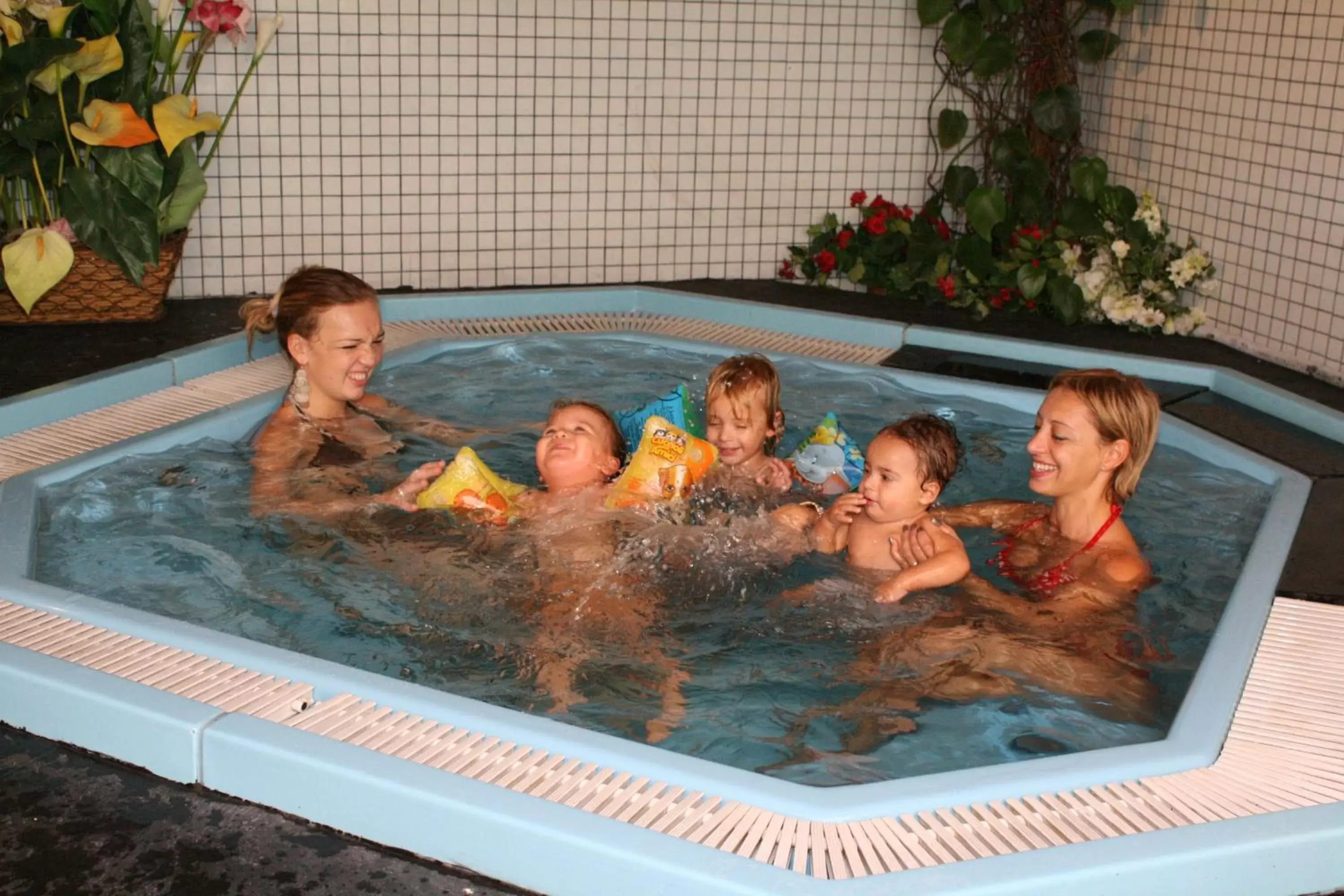 Hot Tub in Hotel Ristorante Toscana