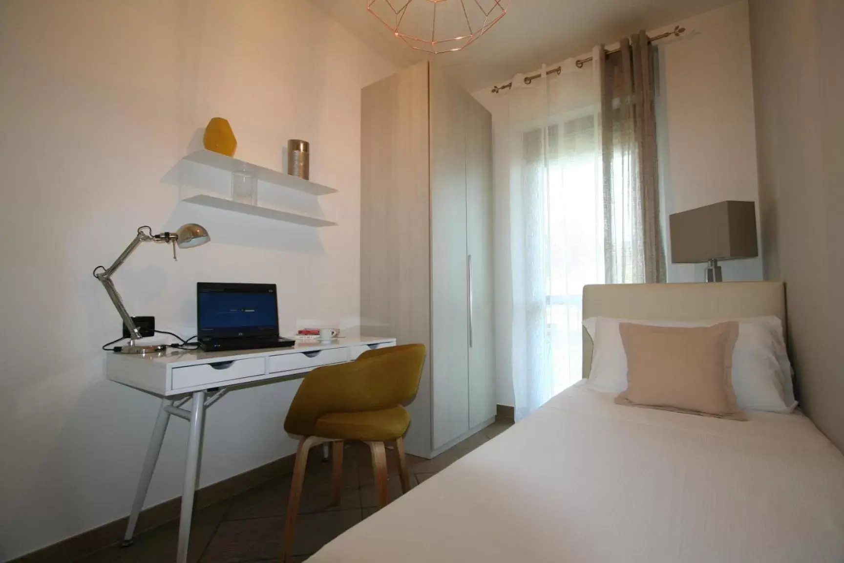 Bedroom, TV/Entertainment Center in HQ Aparthotel Milano Inn - Smart Suites