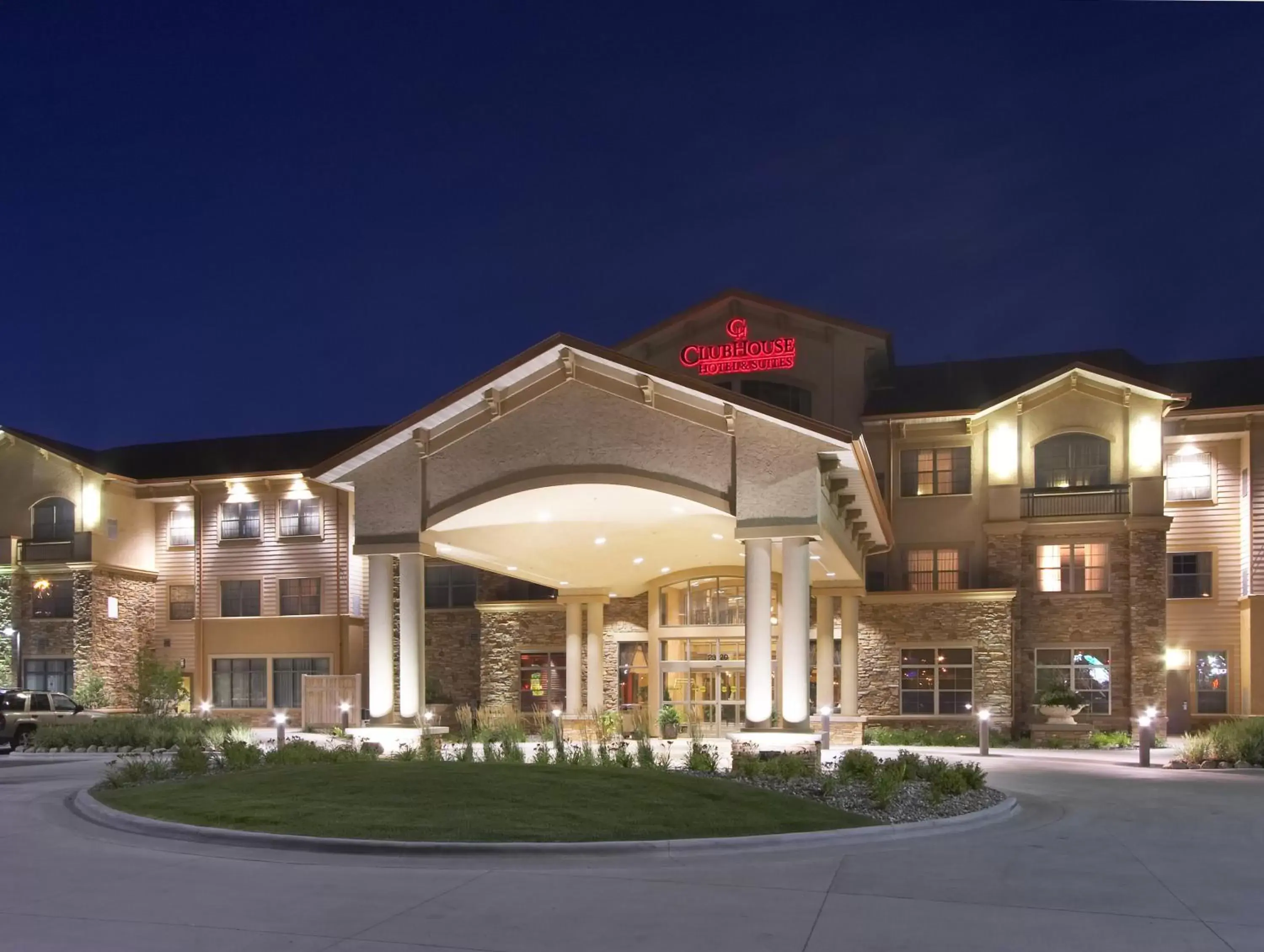 Facade/entrance, Property Building in ClubHouse Hotel Sioux Falls