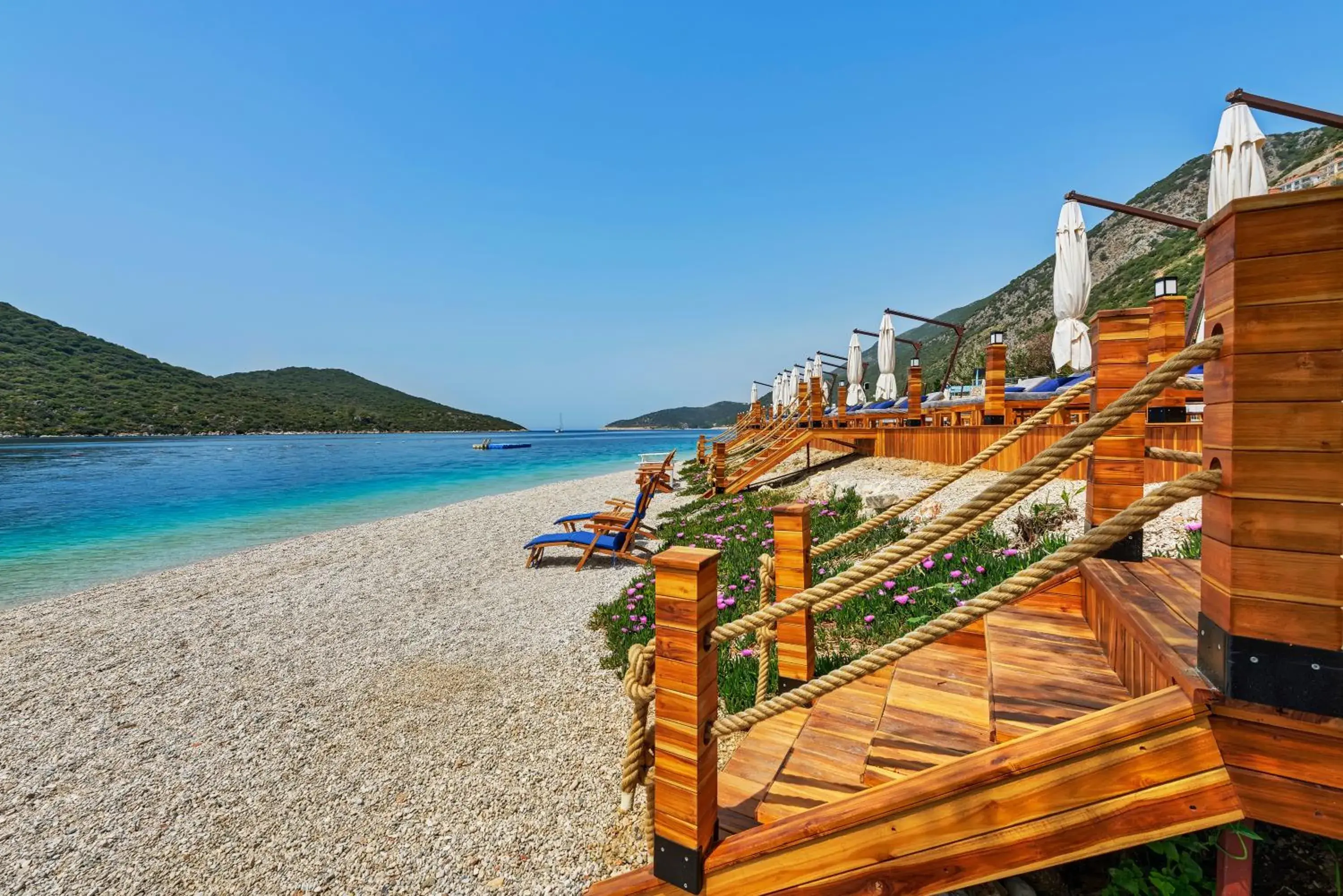 Beach in Doria Hotel & Yacht Club 