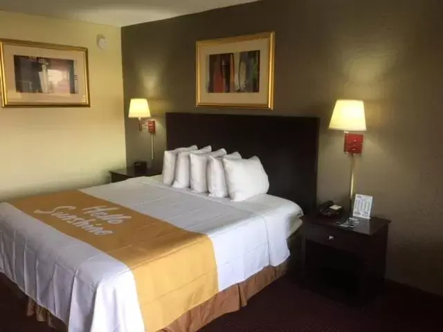 Bed in Days Inn by Wyndham Paintsville