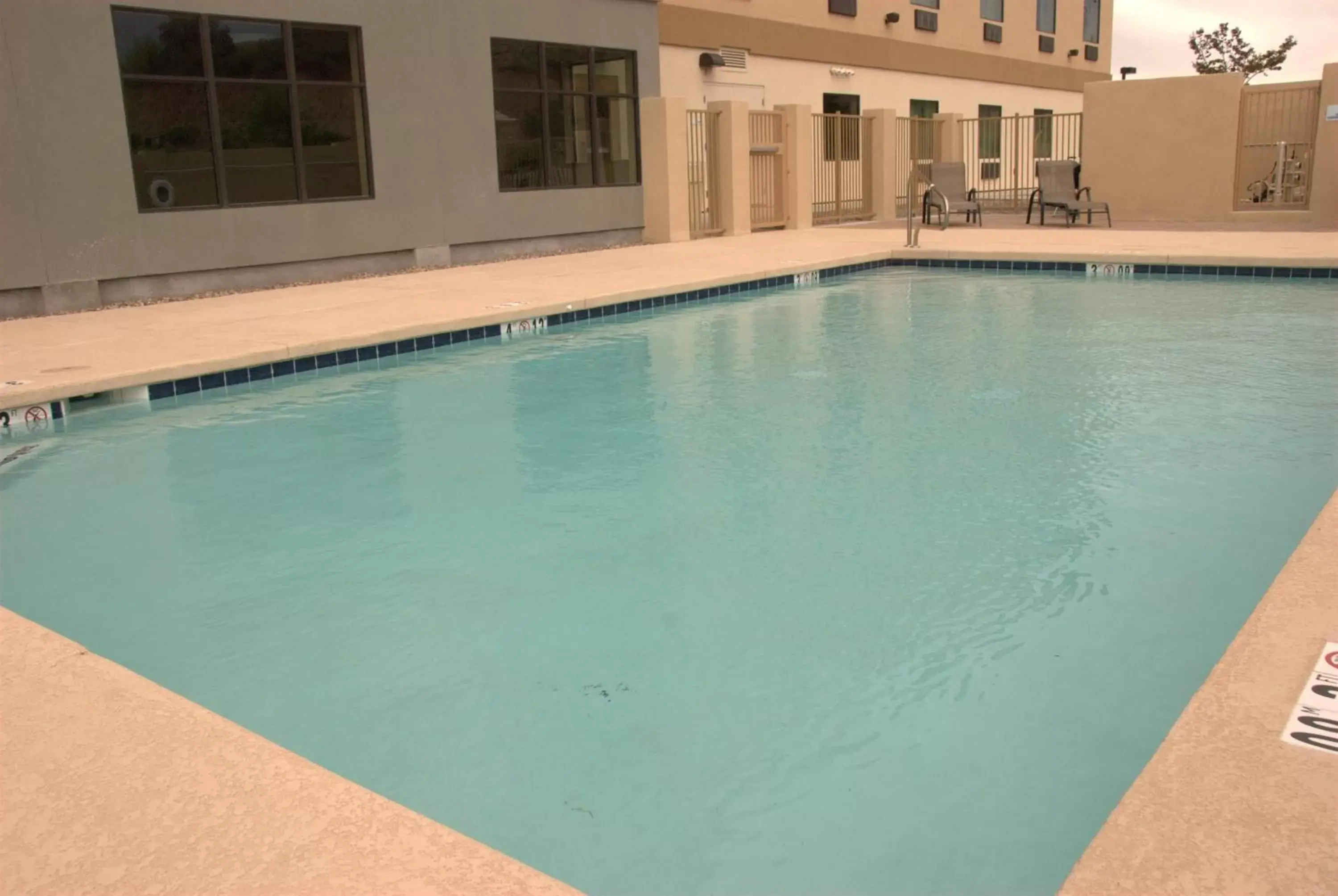 Swimming Pool in Holiday Inn Express & Suites Globe, an IHG Hotel