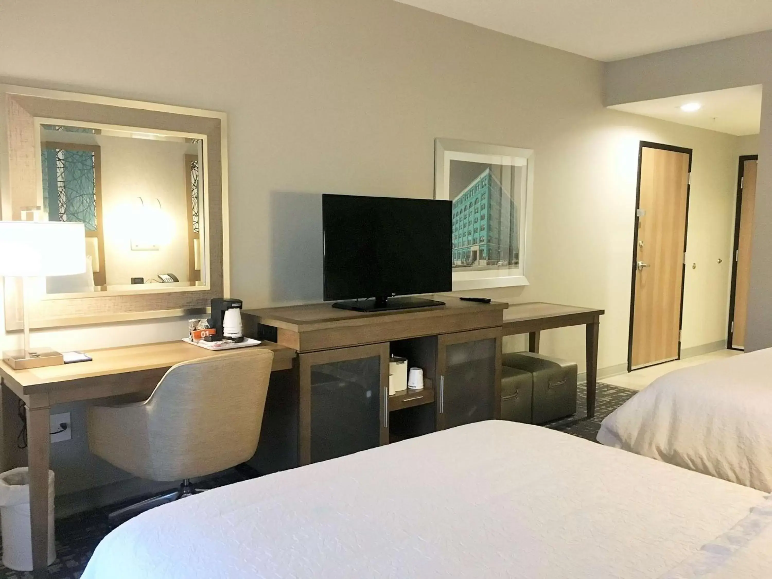 Bedroom, TV/Entertainment Center in Hampton Inn & Suites Dallas-The Colony