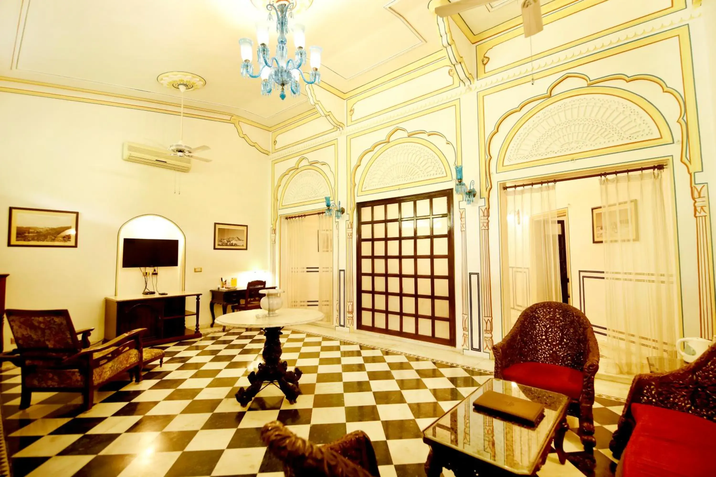 Living room, Lobby/Reception in Hotel Narain Niwas Palace