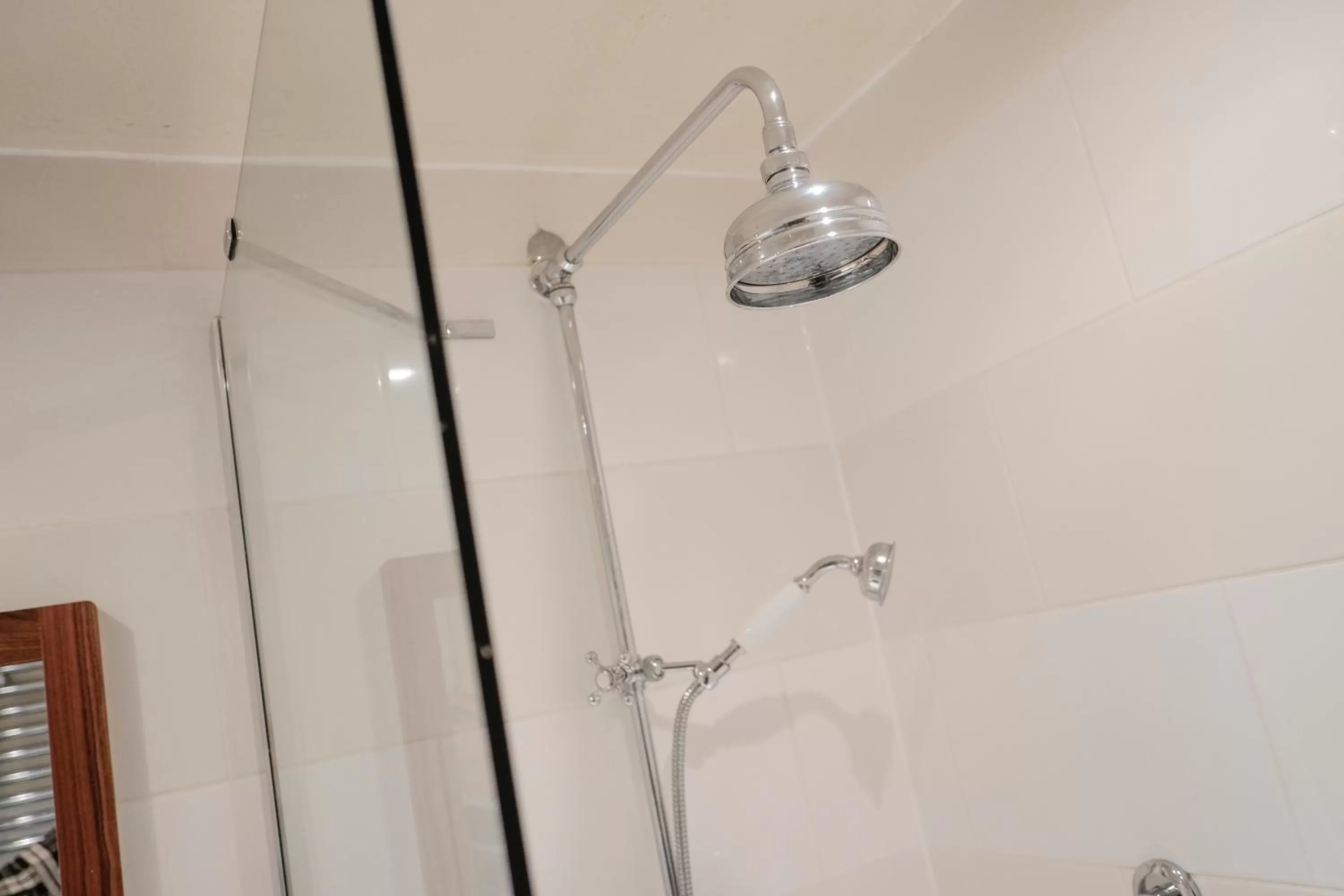 Bathroom in Wykeham Arms