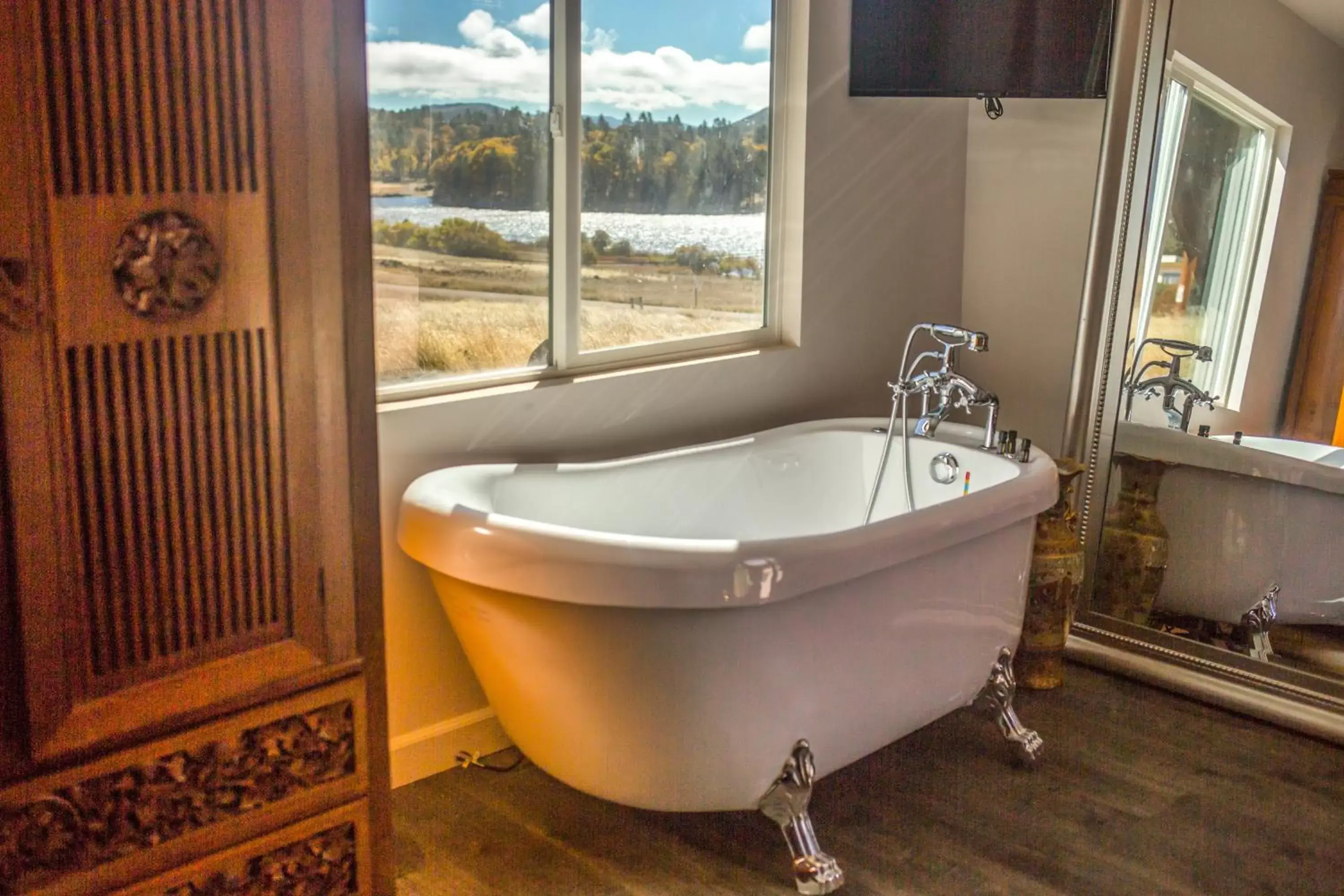 Bath, Bathroom in Quiet Mind Mountain Lodge, Retreat & Spa