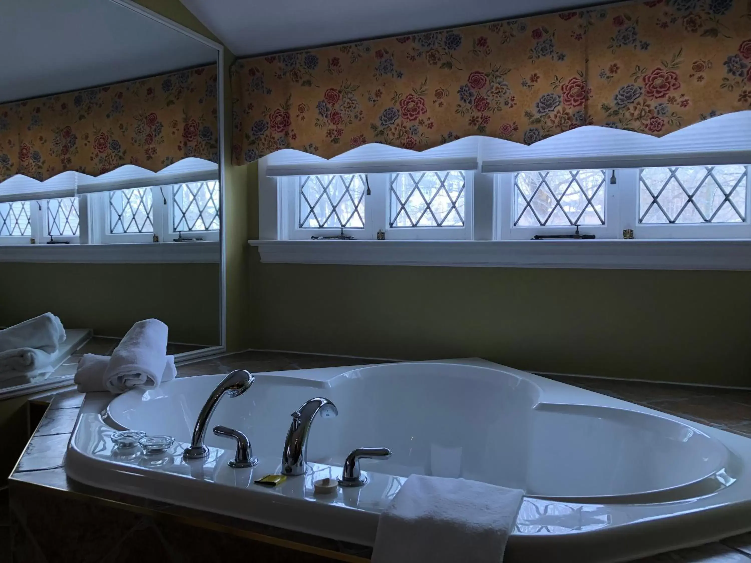 Bath, Bathroom in Leaside Manor