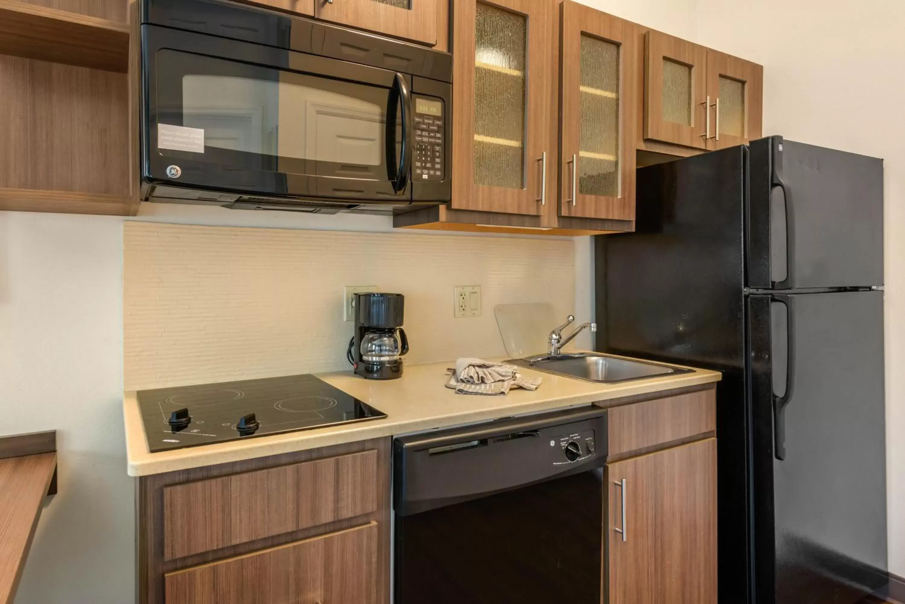 Photo of the whole room, Kitchen/Kitchenette in Candlewood Suites Fort Myers/Sanibel Gateway, an IHG Hotel