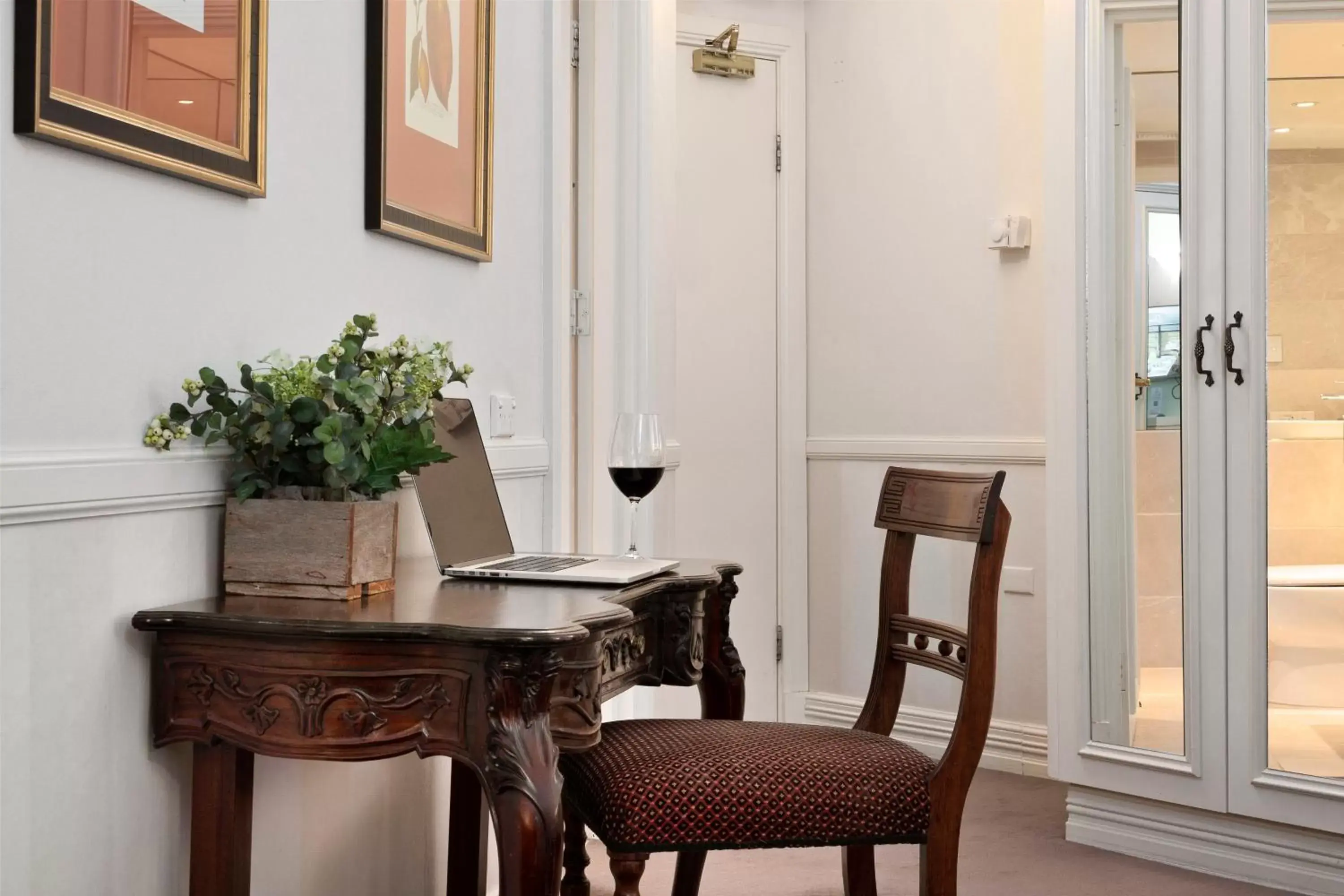 Bedroom in Echoes Boutique Hotel & Restaurant Blue Mountains Bedroom in Echoes Boutique Hotel & Restaurant Blue Mountains