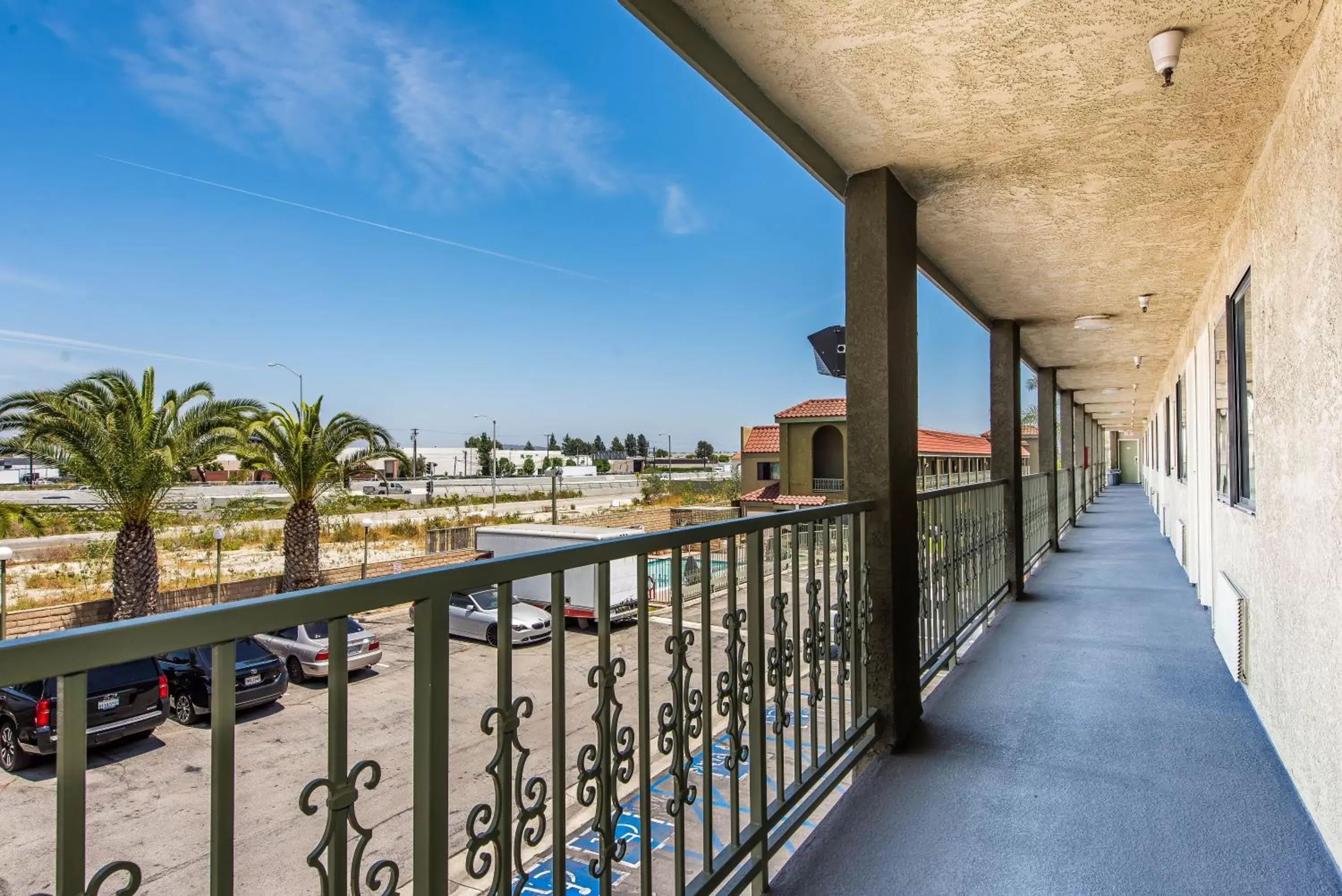 Balcony/Terrace in Budget Inn Anaheim / Santa Fe Springs