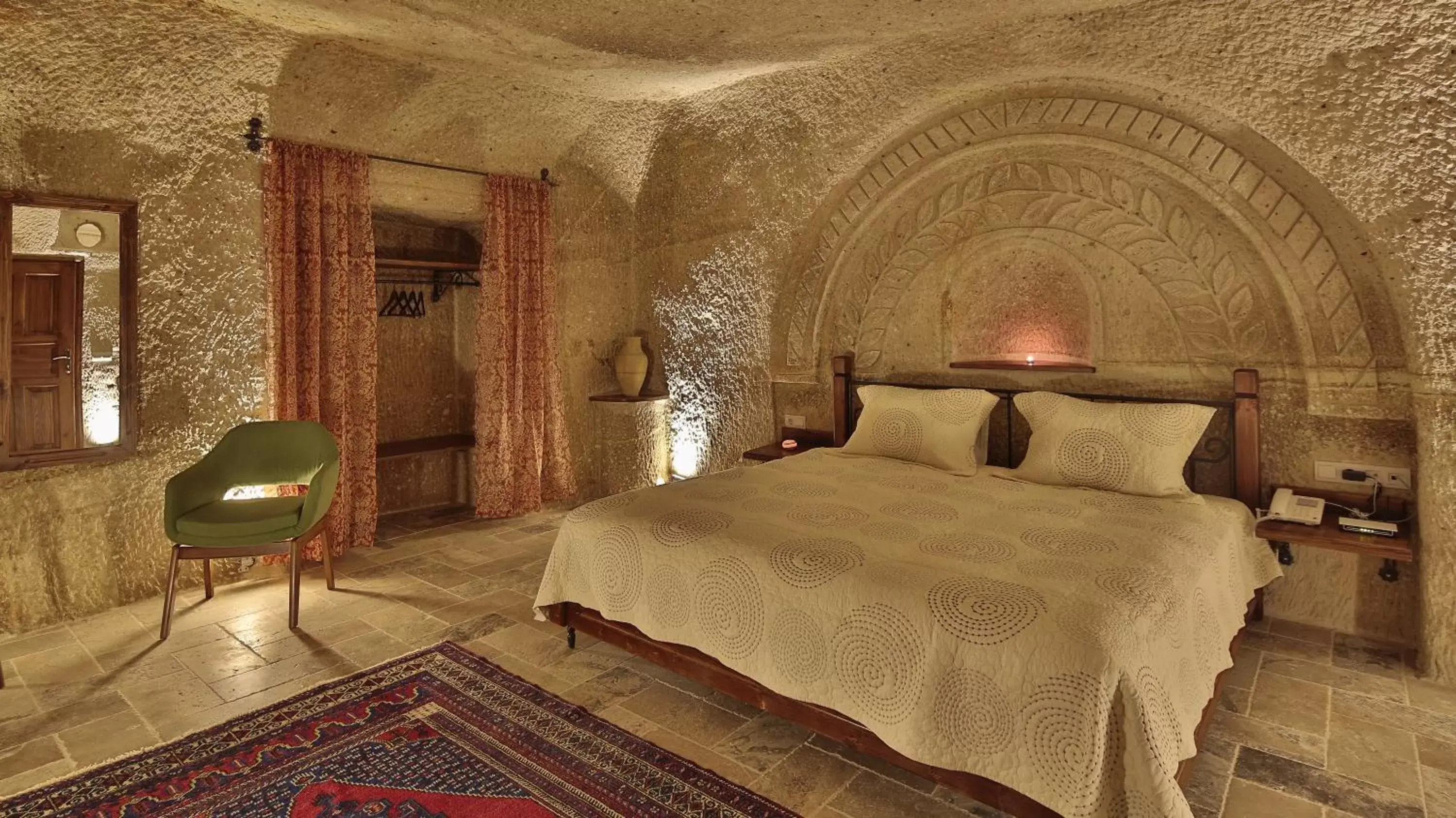 Photo of the whole room, Bed in Osmanbey Cave House