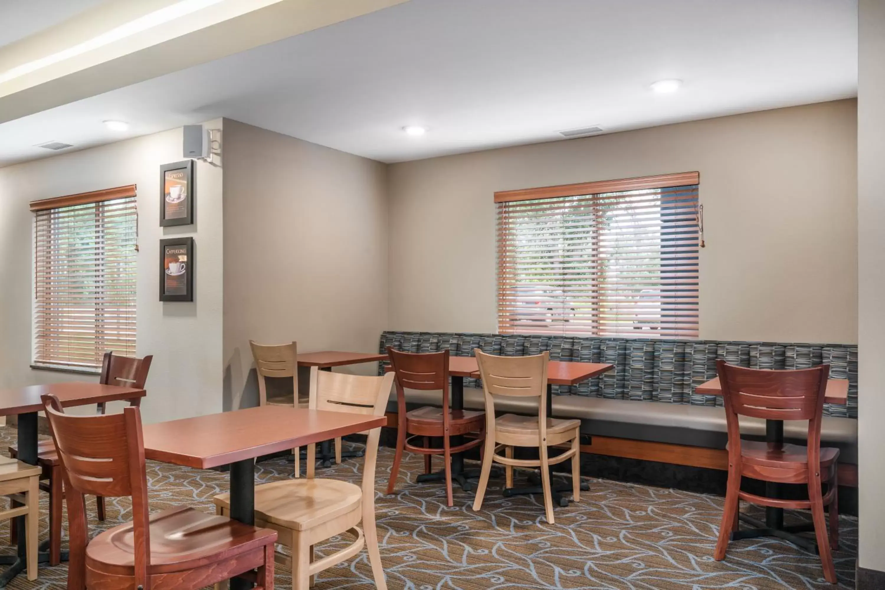 Lobby or reception, Restaurant/Places to Eat in AmericInn by Wyndham Winona