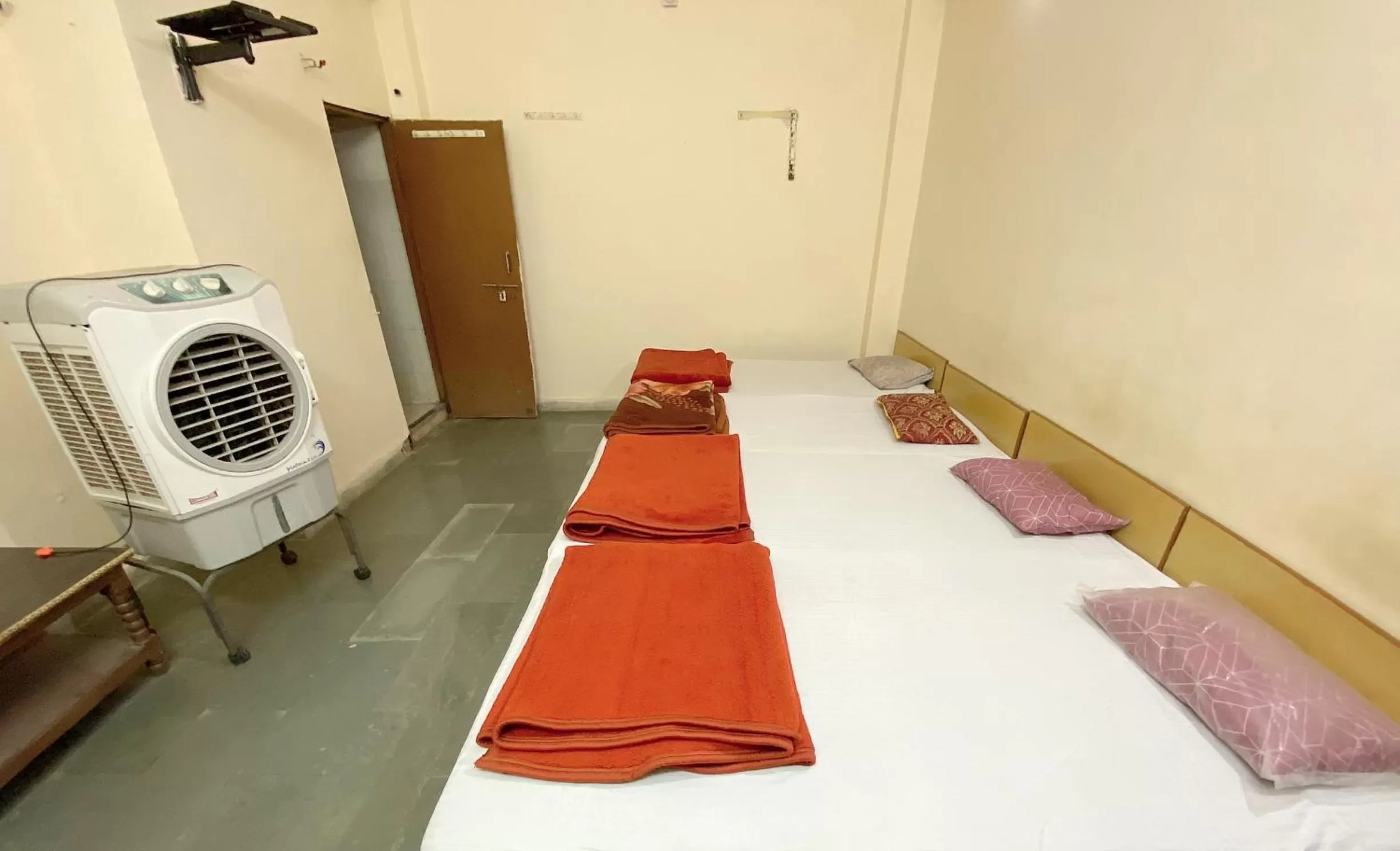 Bed in Pitambra Vishranti Grah