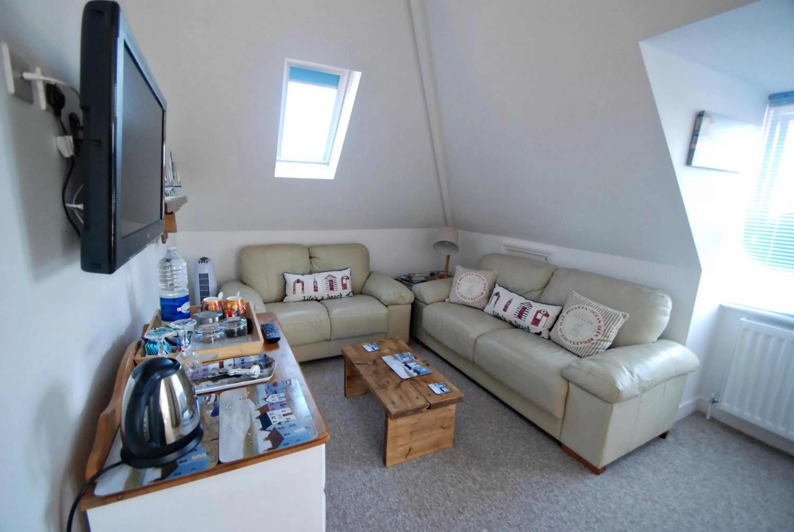 Bedroom, Seating Area in Southern Breeze Lodge - Adults Only