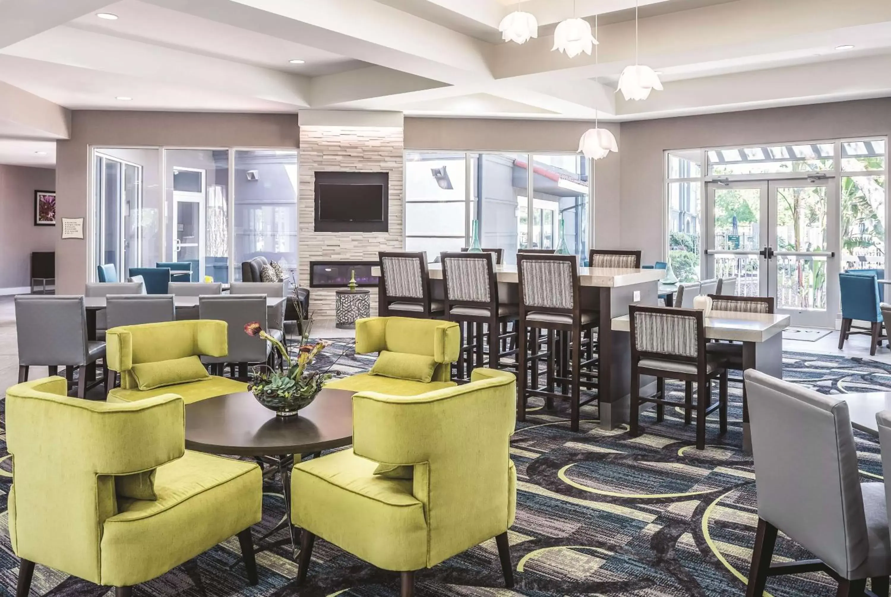 Lobby or reception, Lounge/Bar in La Quinta by Wyndham Orlando Lake Mary