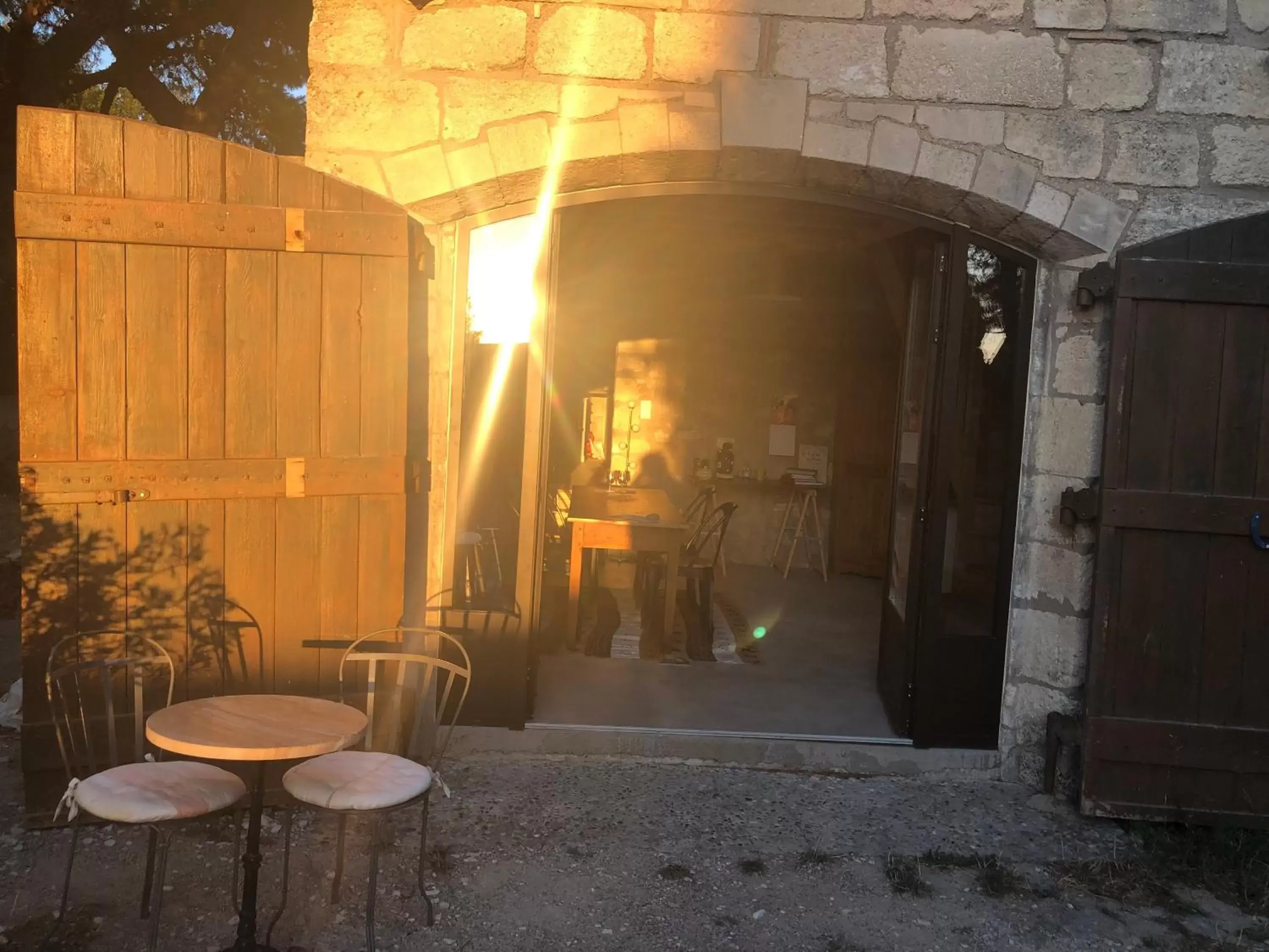 Patio in Chambre d'hôtes dans une ancienne bergerie