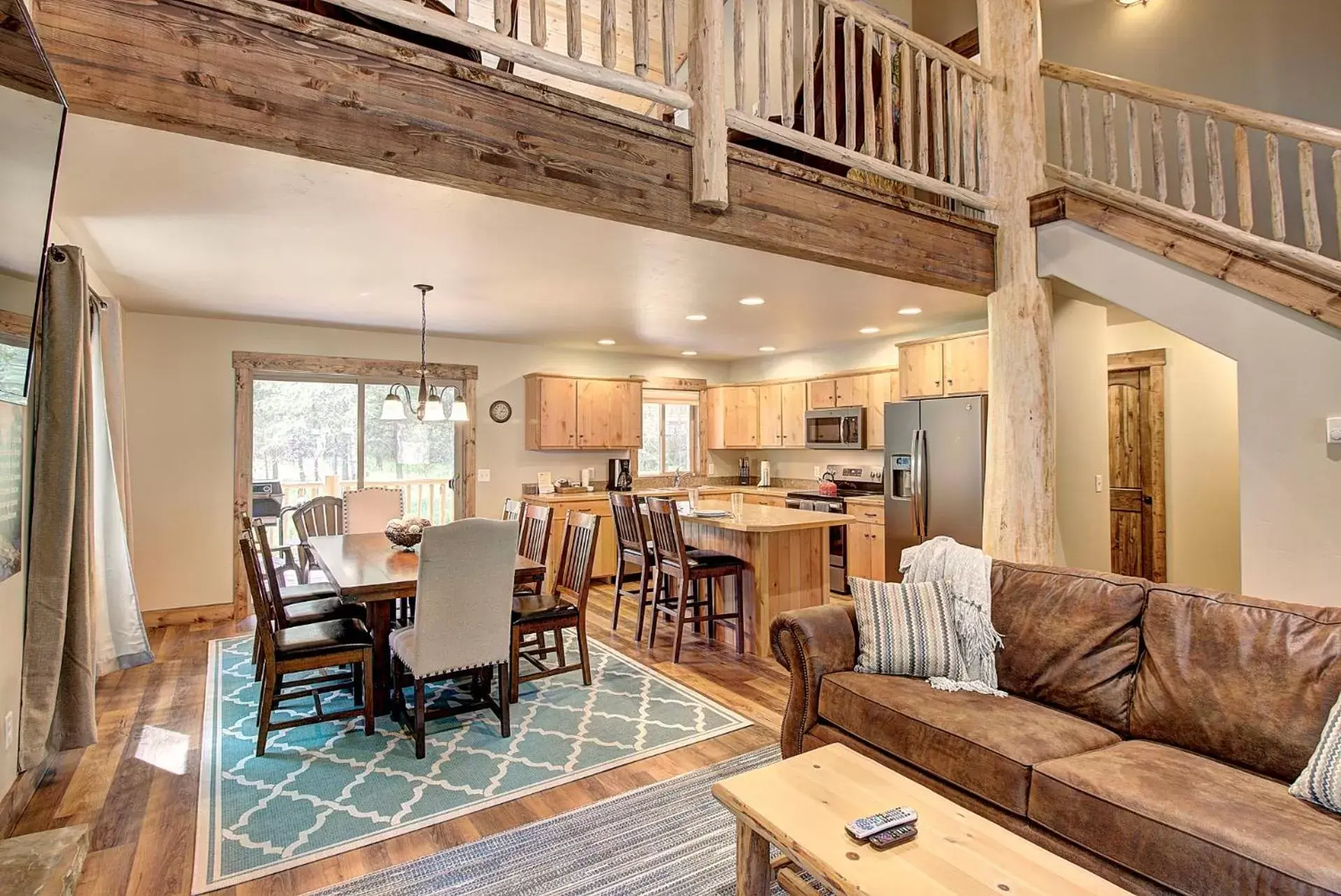 Kitchen or kitchenette, Seating Area in North Forty Resort