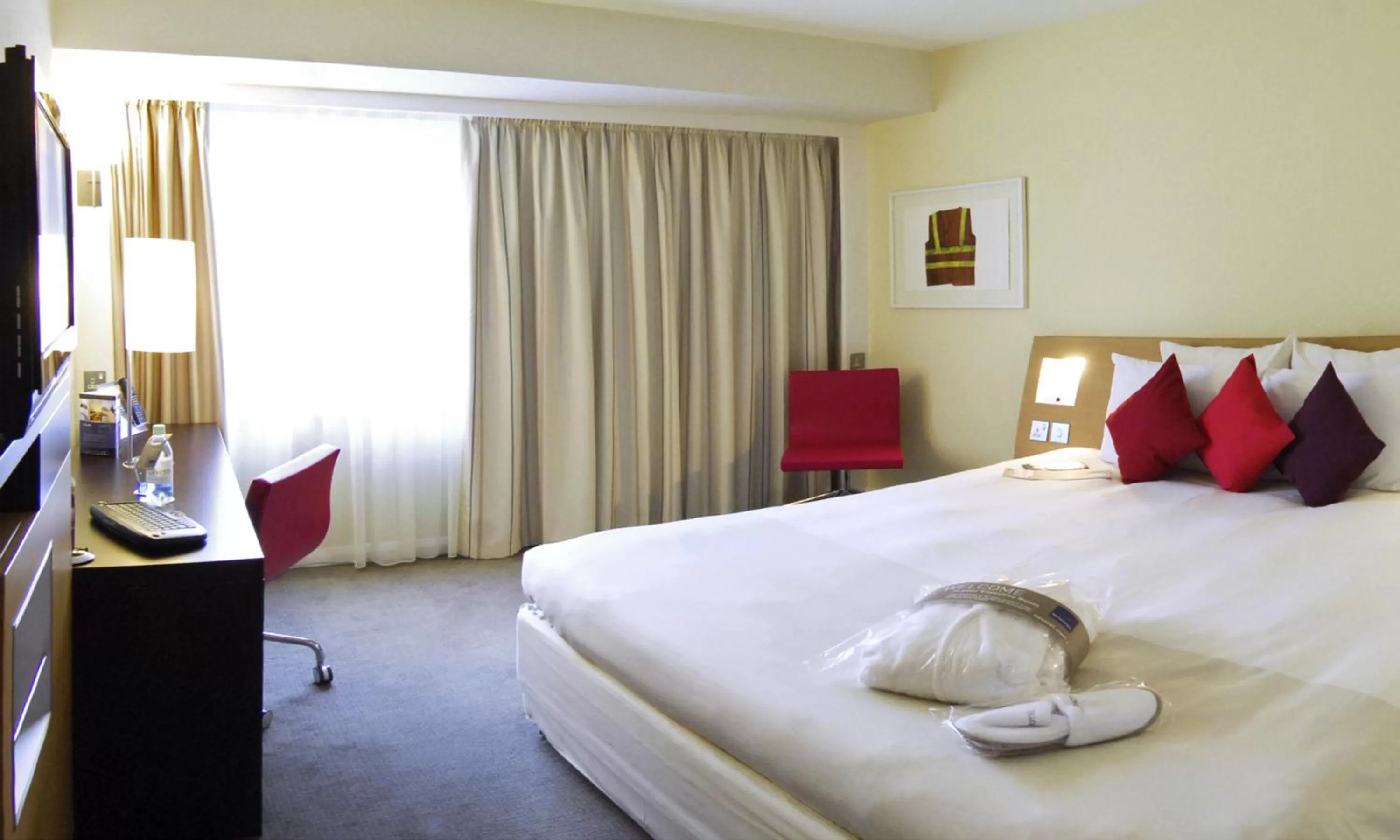 Photo of the whole room, Bed in Novotel Sheffield Centre