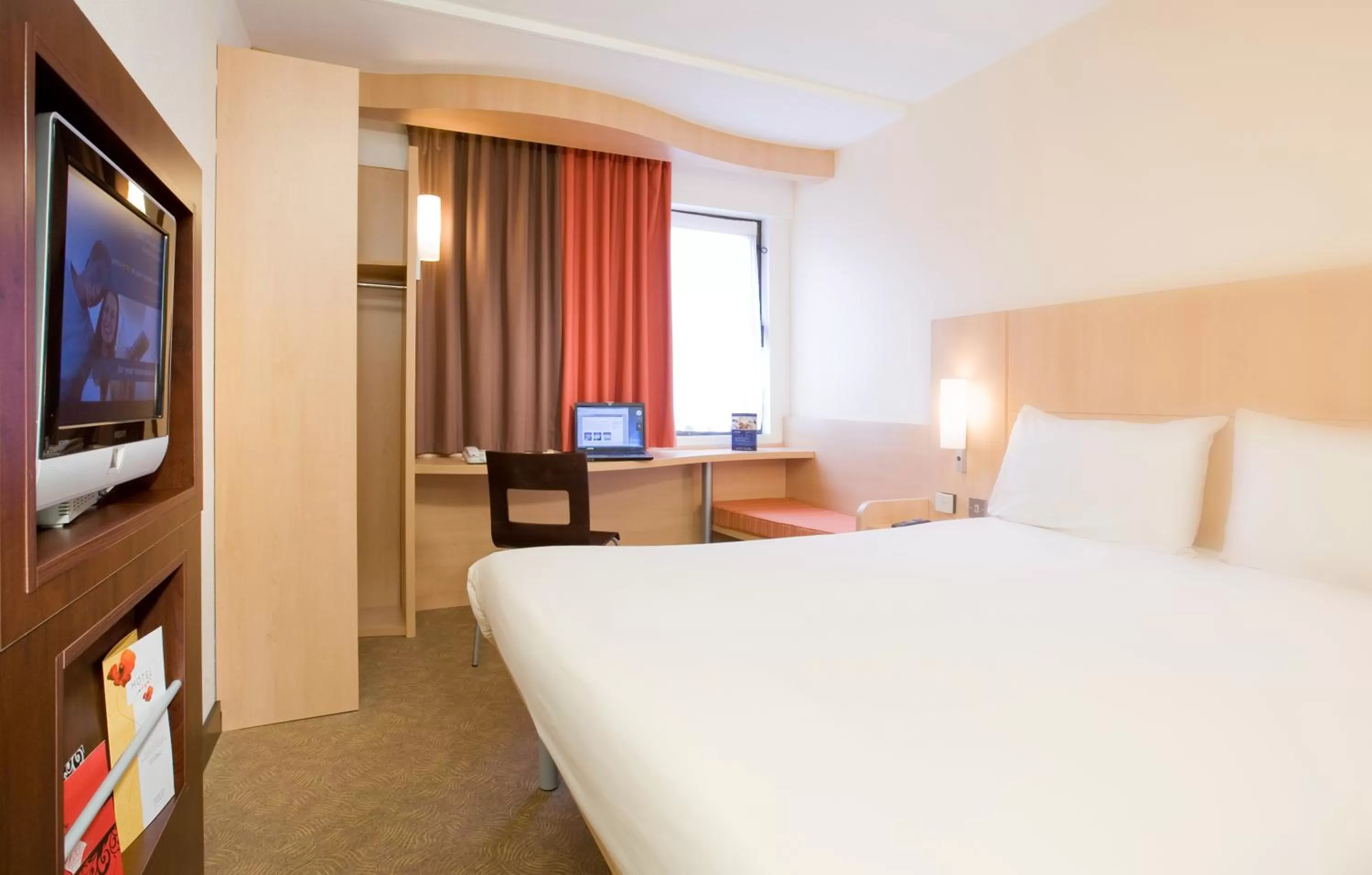 Seating area, Bed in ibis Brighton City Centre - Station