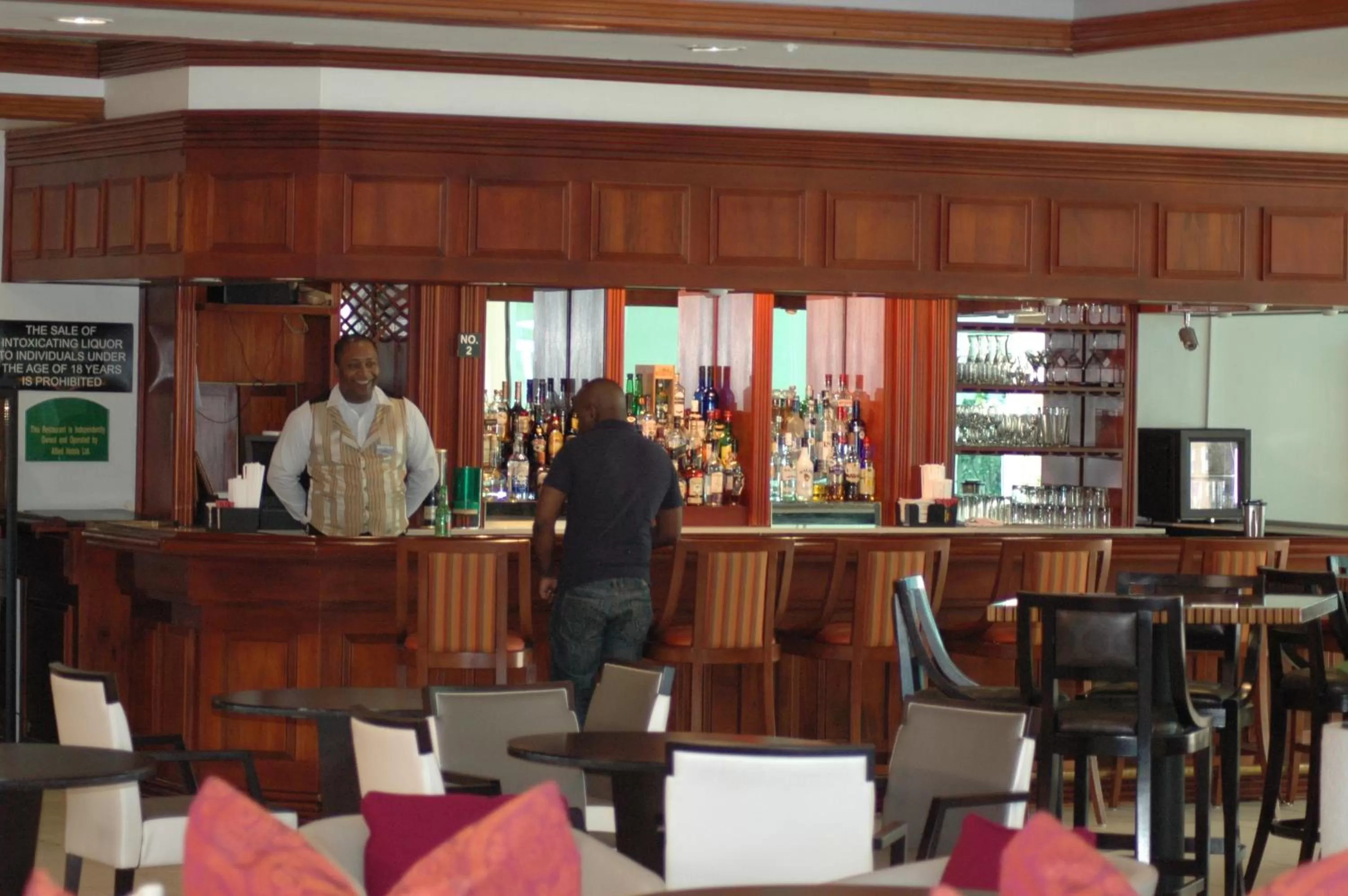 Lounge or bar in Radisson Hotel Trinidad