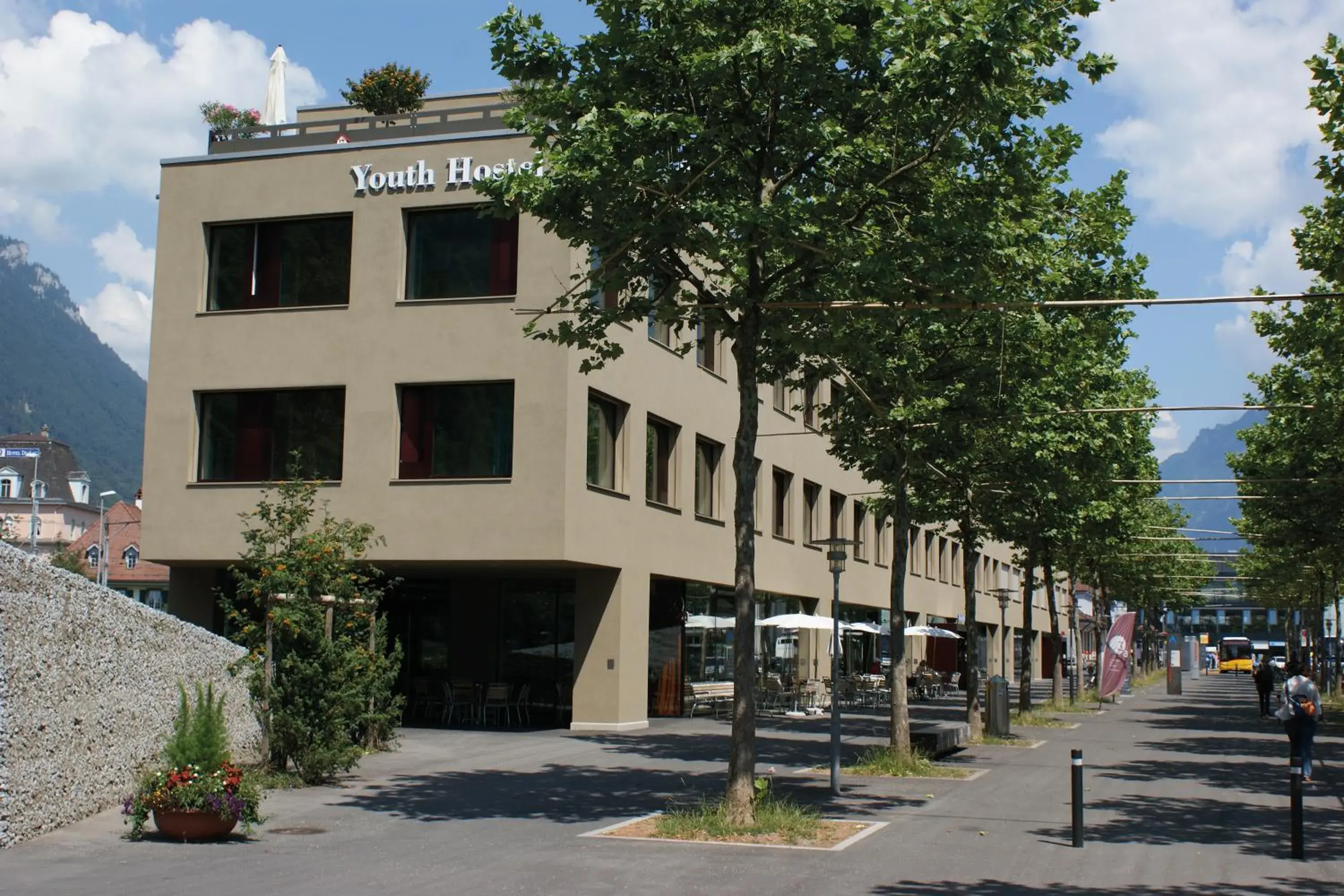 Facade/entrance, Property Building in Interlaken Youth Hostel