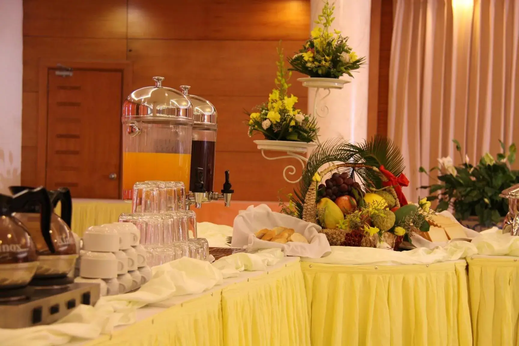 Breakfast, Banquet Facilities in Thang Loi Hotel