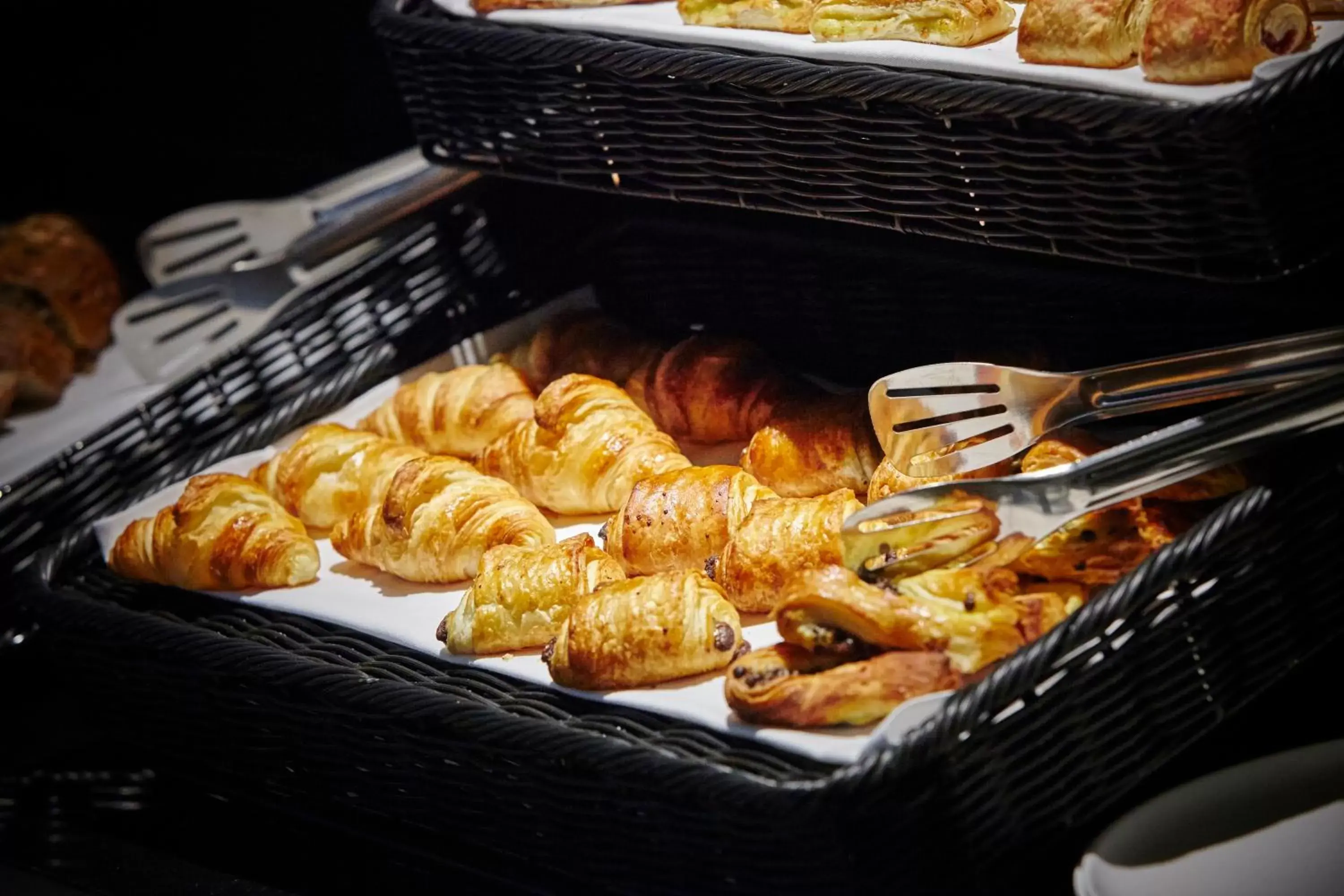 Breakfast, Food in La Licorne Hotel & Spa Troyes MGallery