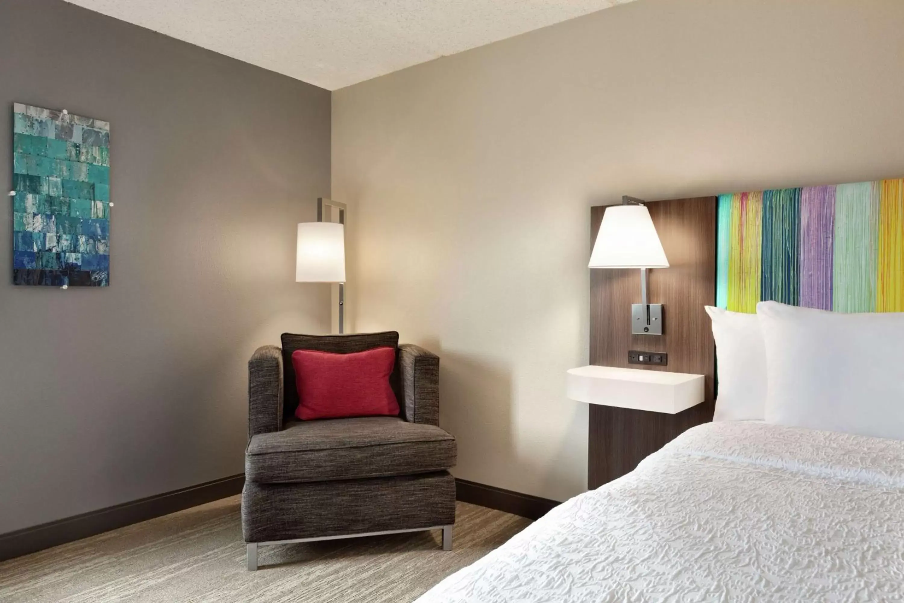 Living room, Seating Area in Hampton Inn - Houston/Brookhollow