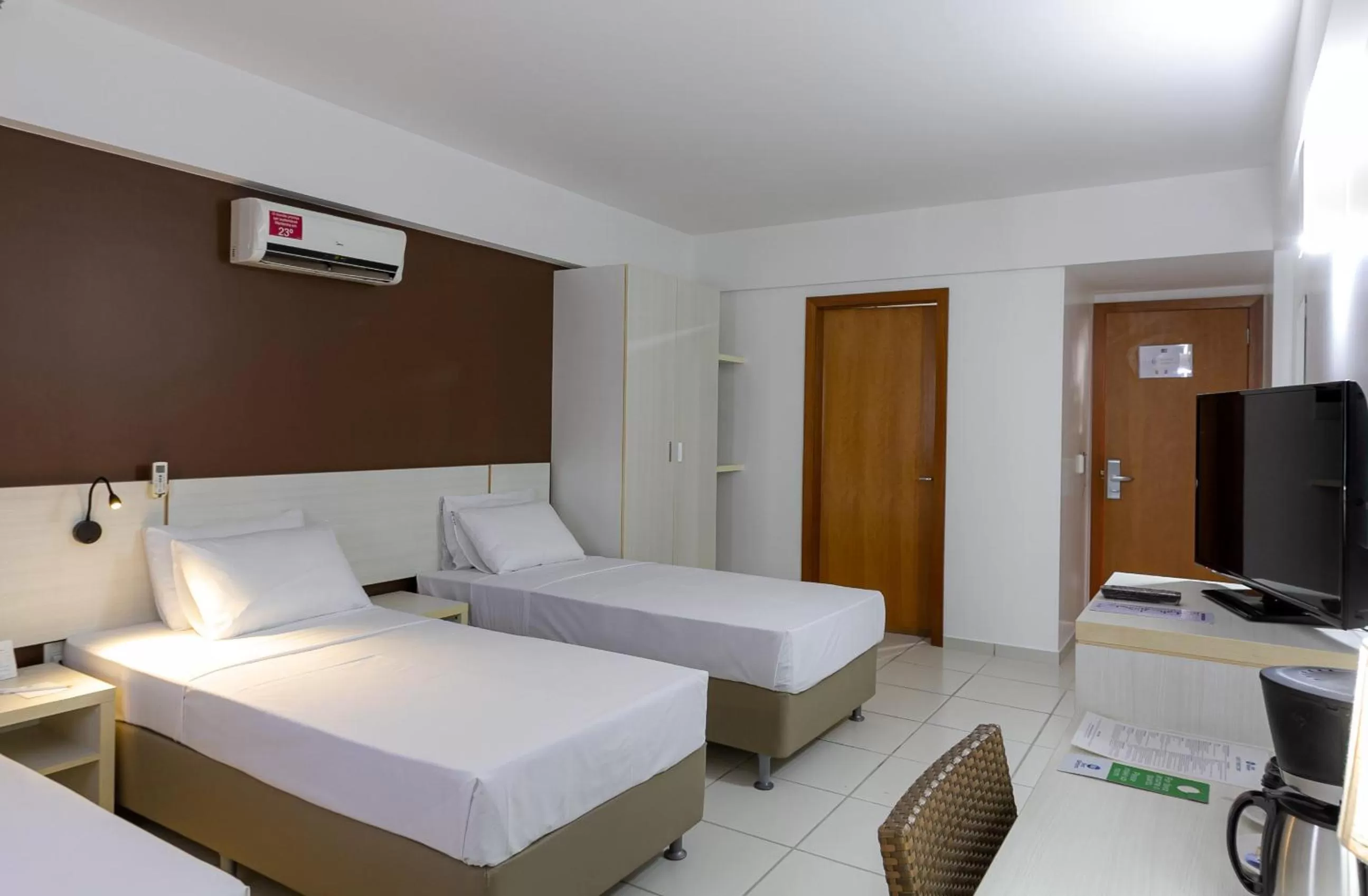 Property building, Bed in Best Western Suites Le Jardin Caldas Novas