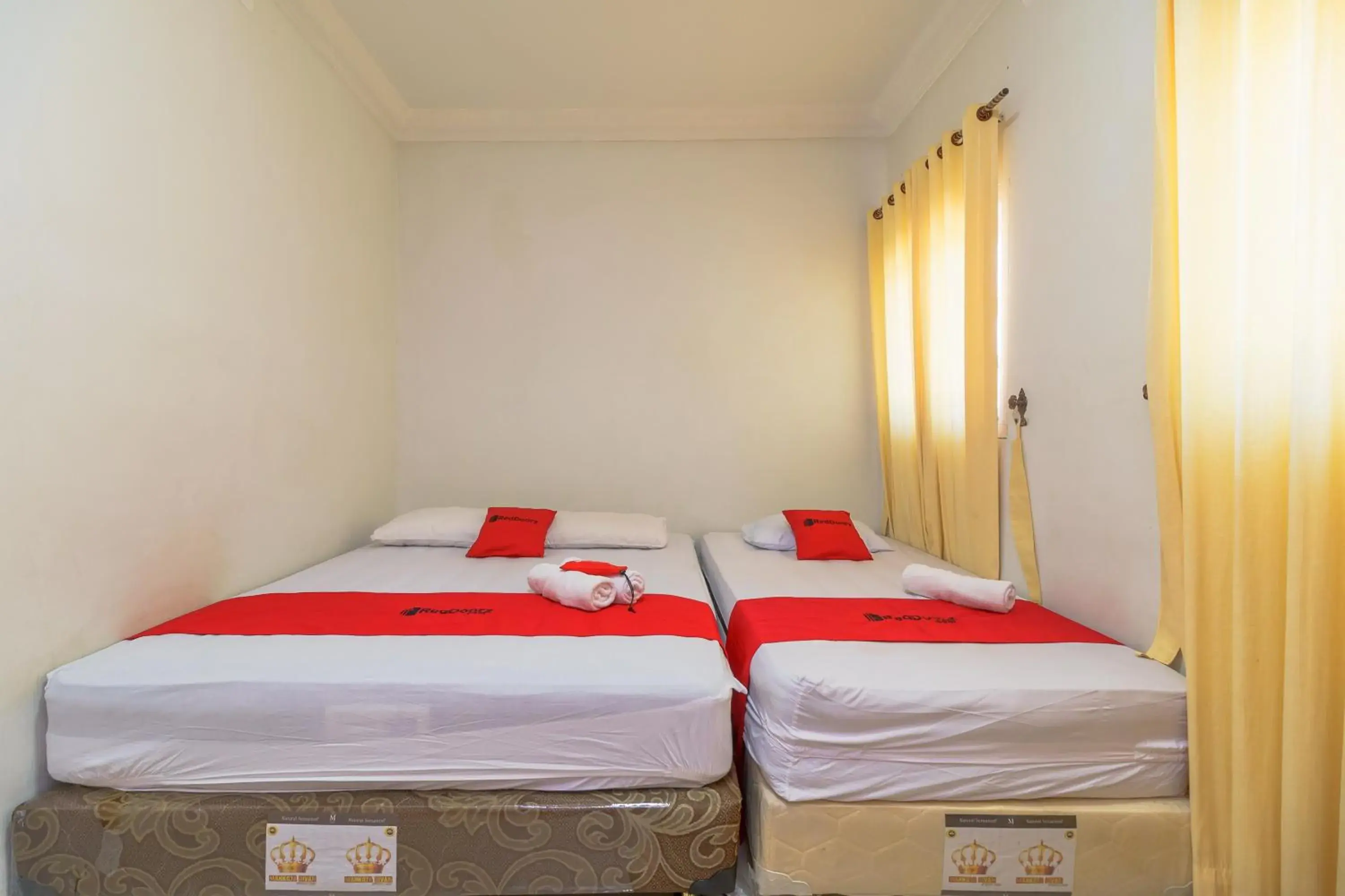 Bedroom, Bed in RedDoorz Syariah @ Panglima Nyak Makam Aceh