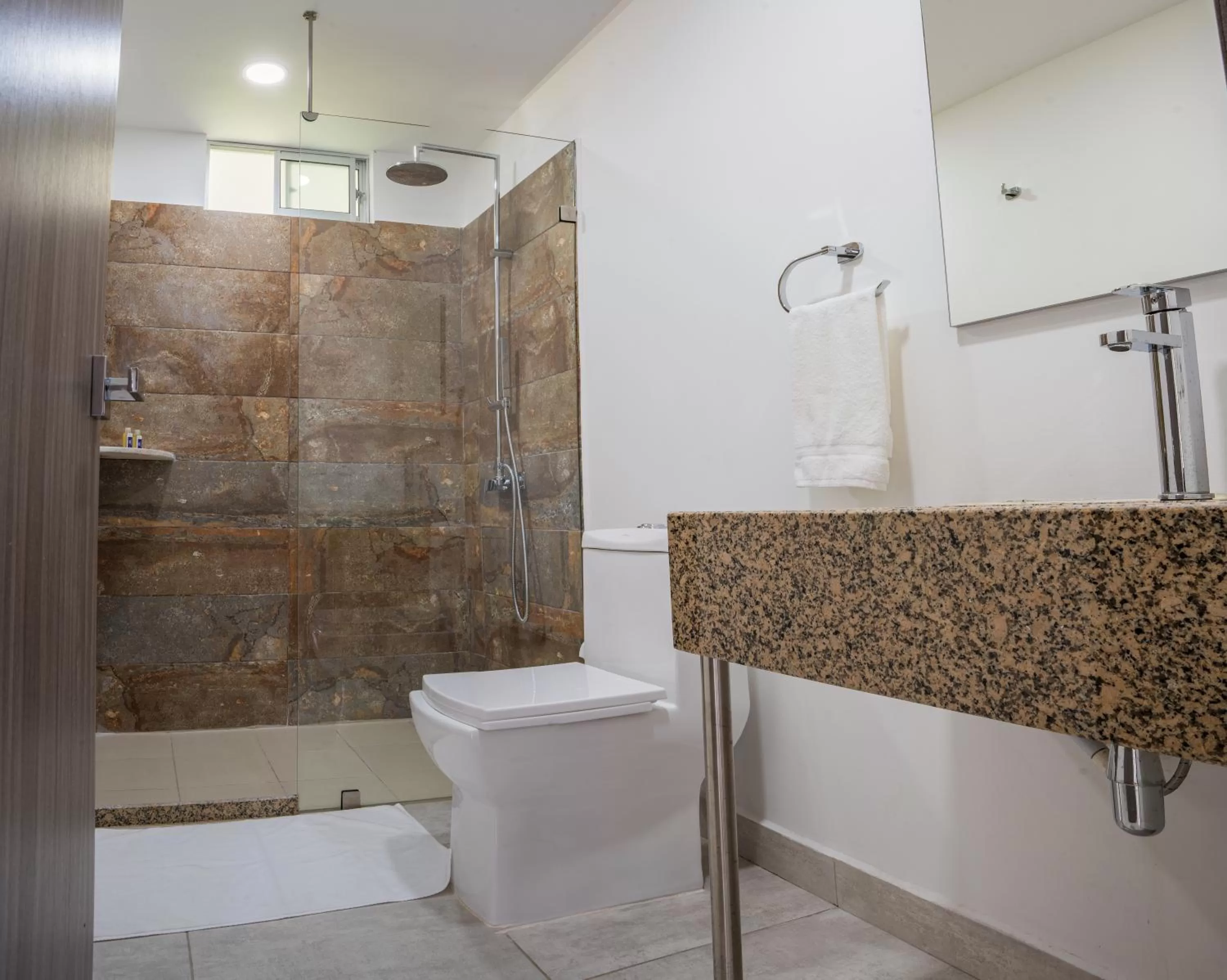 Shower in Hotel Palo Grande CF Pereira