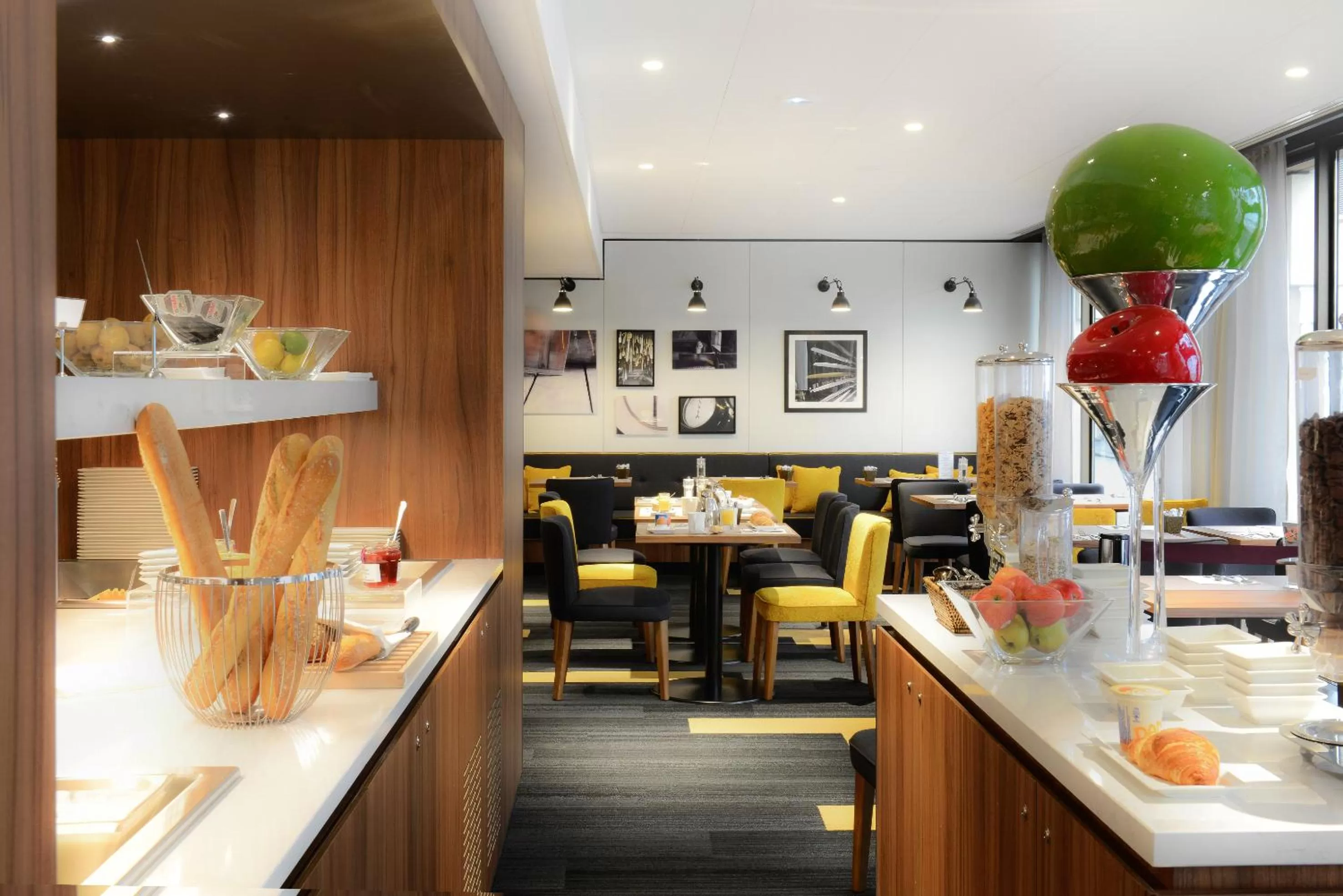 Restaurant/places to eat in Mercure Caen Centre Port De Plaisance