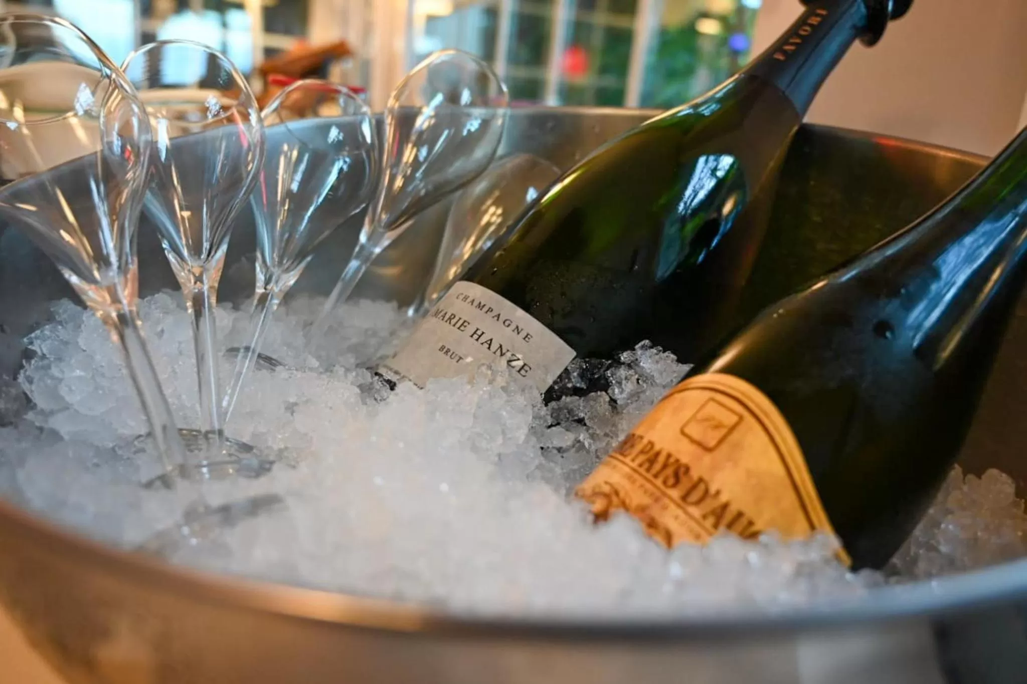 Lounge or bar in The Originals Hôtel Le Cise Restaurant Chambres et Suites