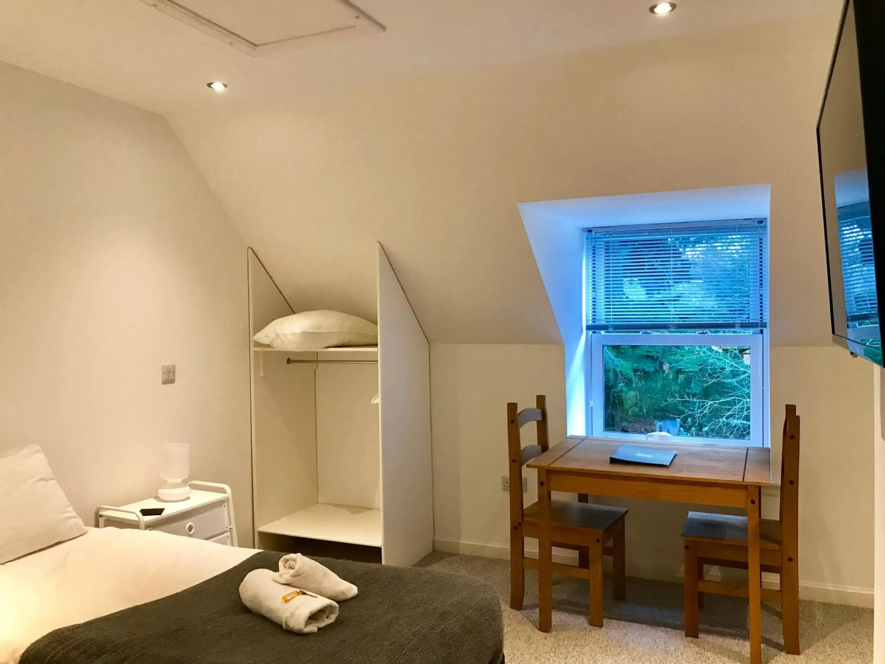 Bedroom, Bathroom in Drumdevan Country House, Inverness