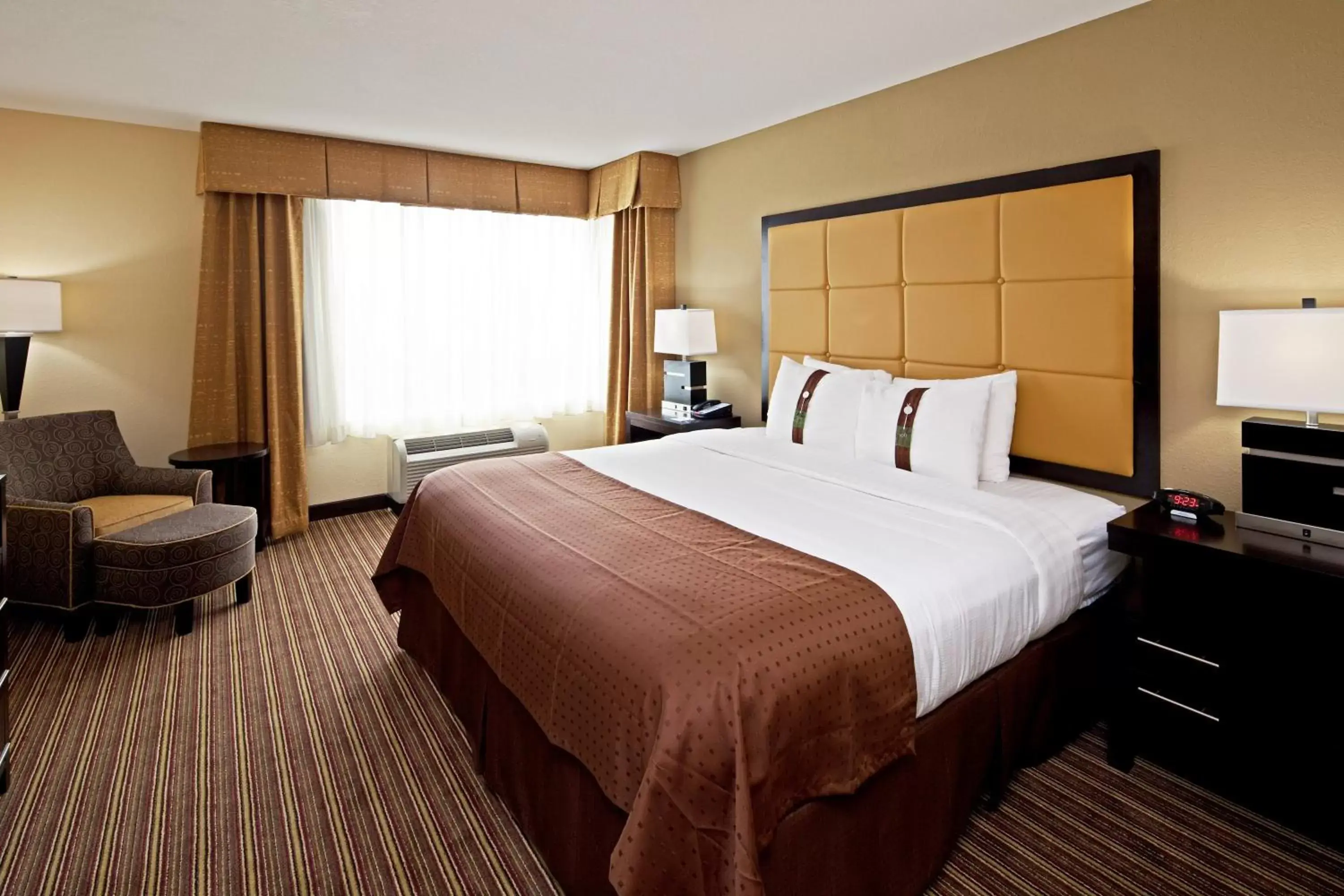Photo of the whole room, Bed in Holiday Inn Mobile Airport, an IHG Hotel