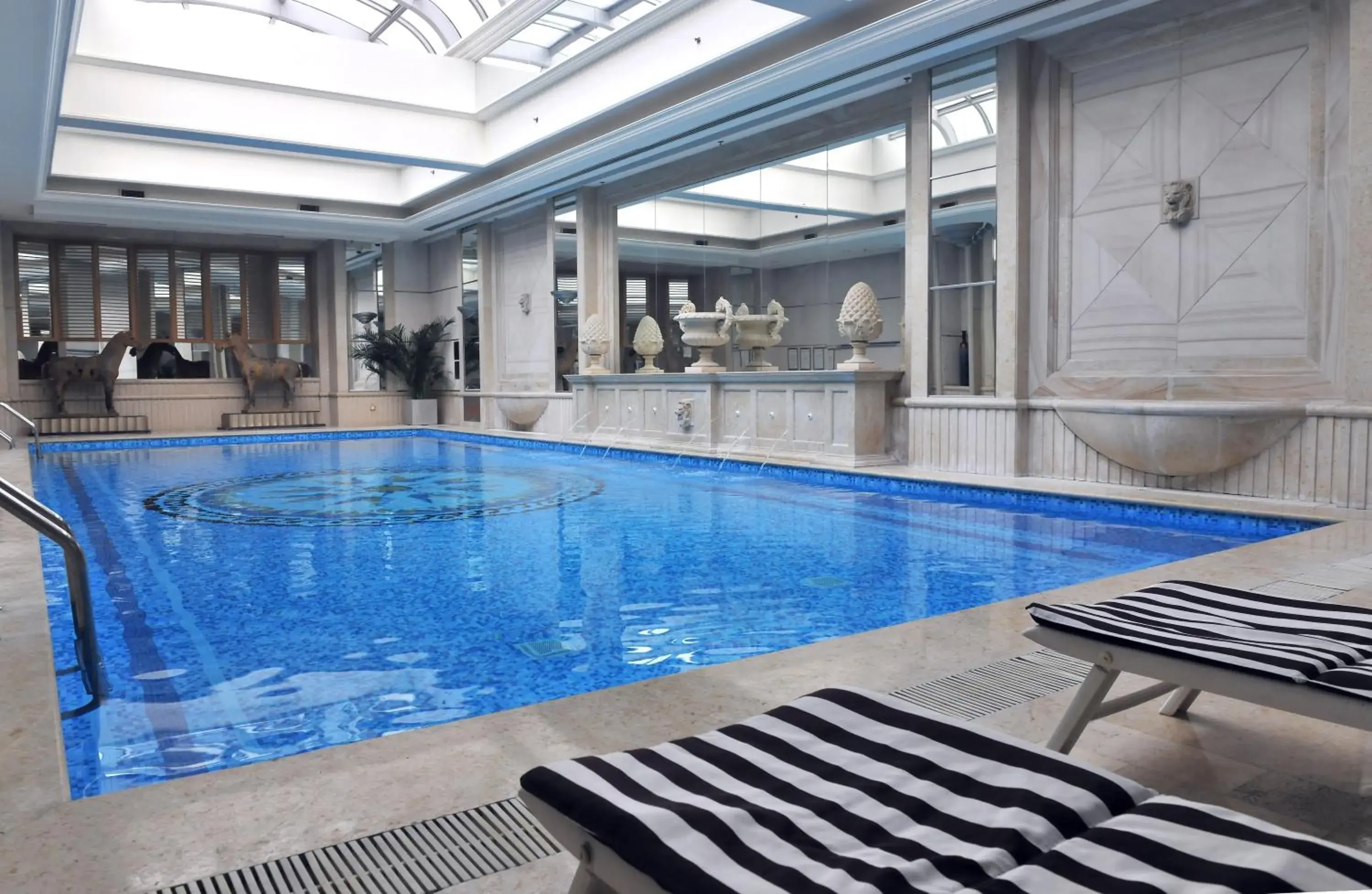 Swimming Pool in Air China Boyue Beijing Hotel
