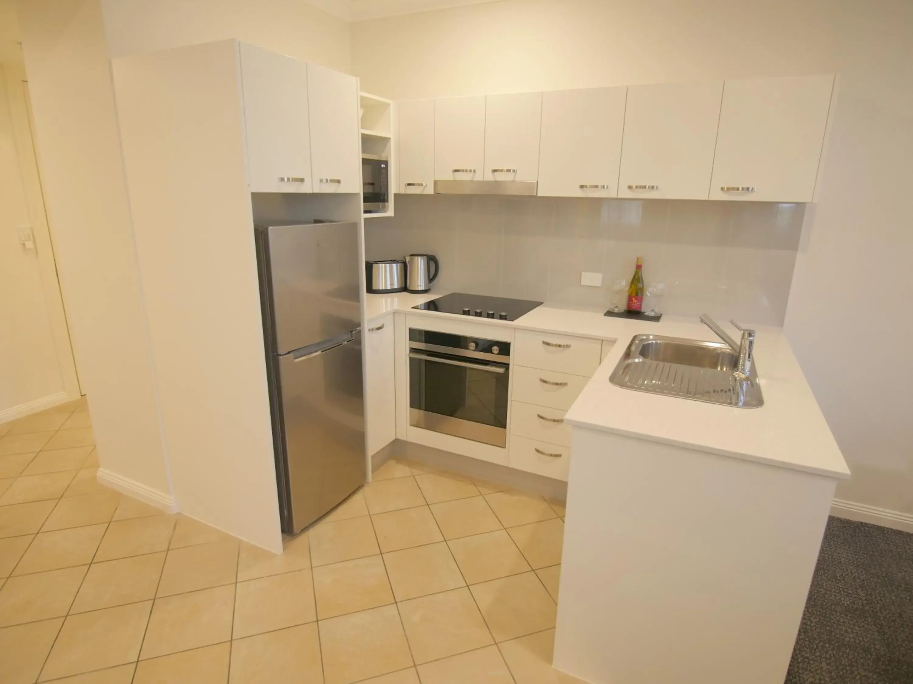 Kitchen or kitchenette, Kitchen/Kitchenette in Quality Apartments Adelaide Central