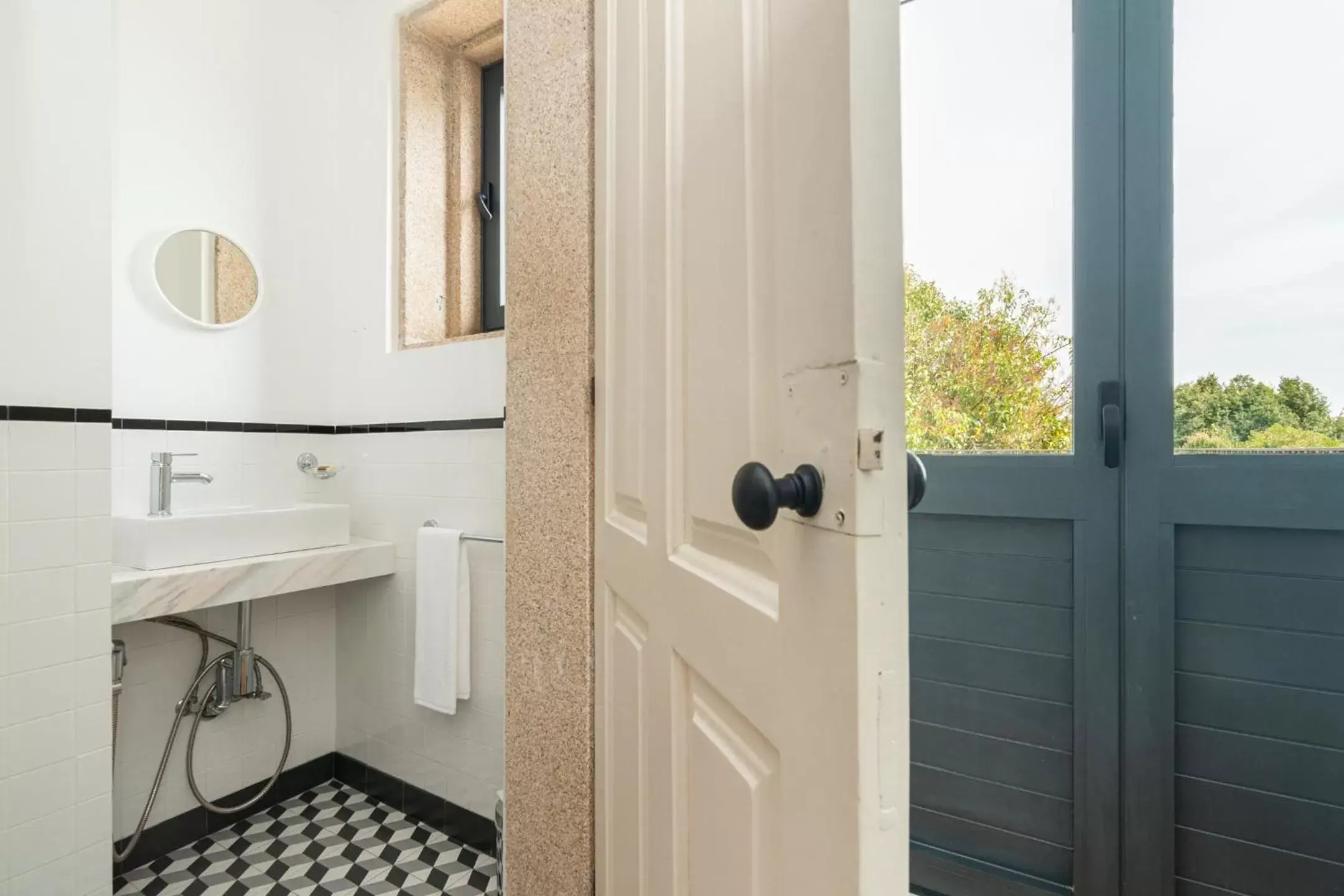 Bathroom in Marquês Garden House by Olivia