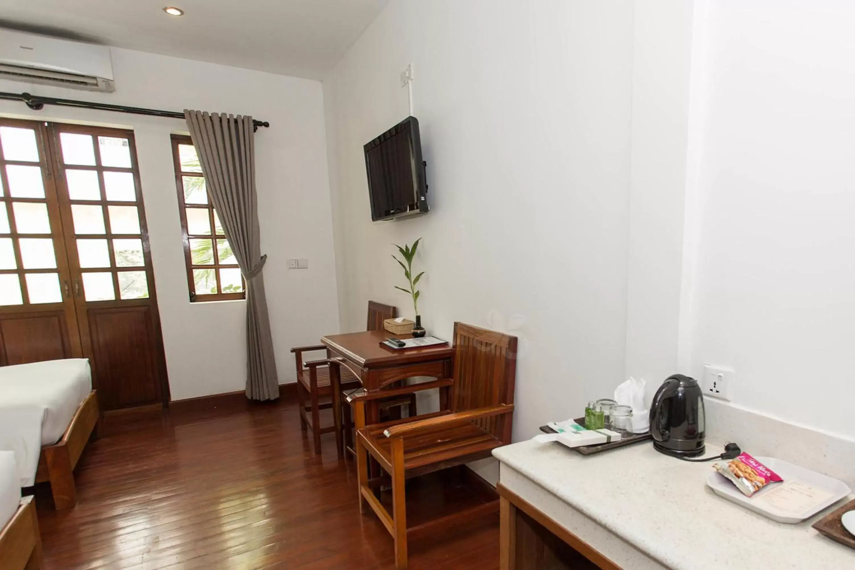 Bedroom, TV/Entertainment Center in Apsara Centrepole Hotel