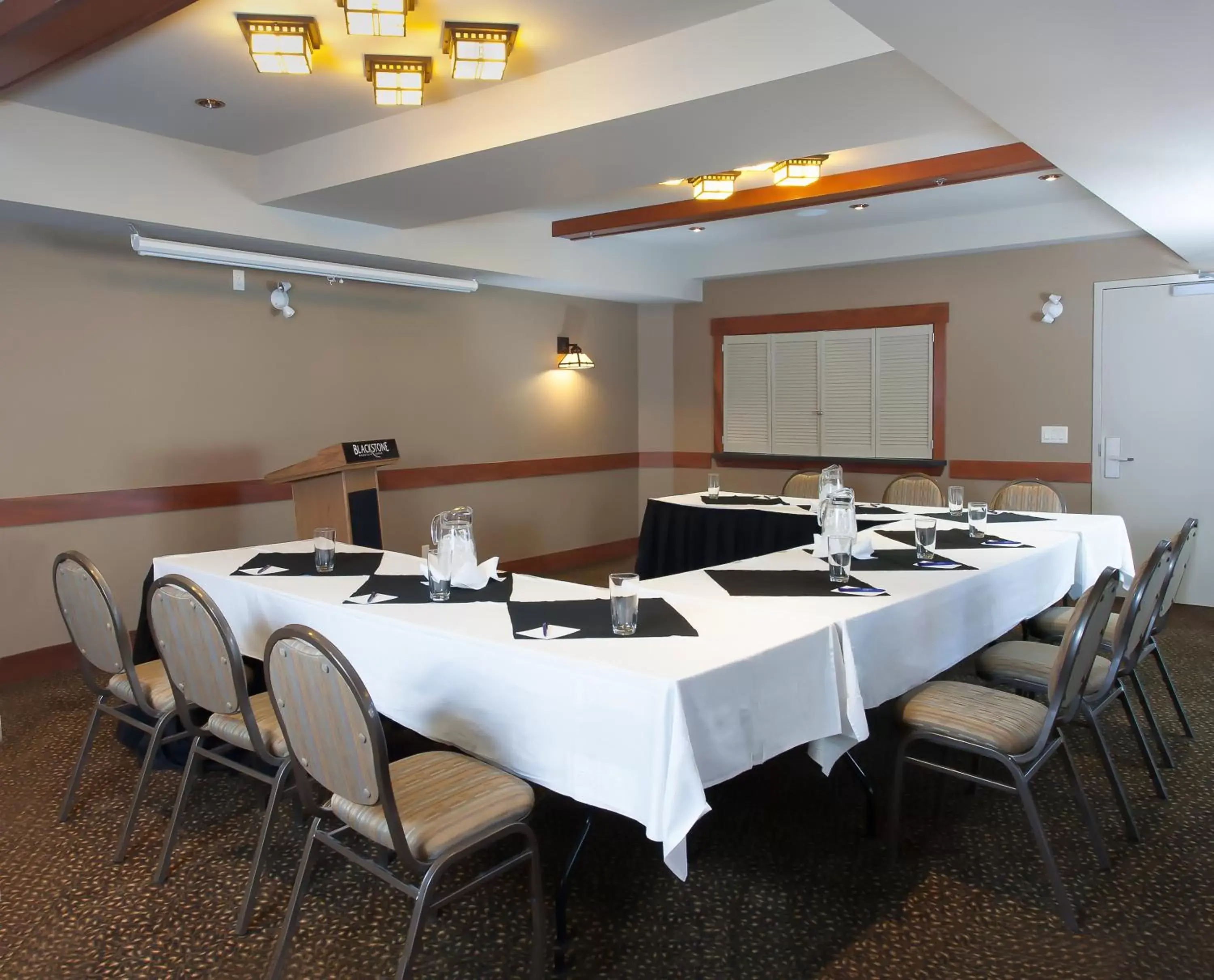 Banquet/Function facilities in Blackstone Mountain Lodge by CLIQUE
