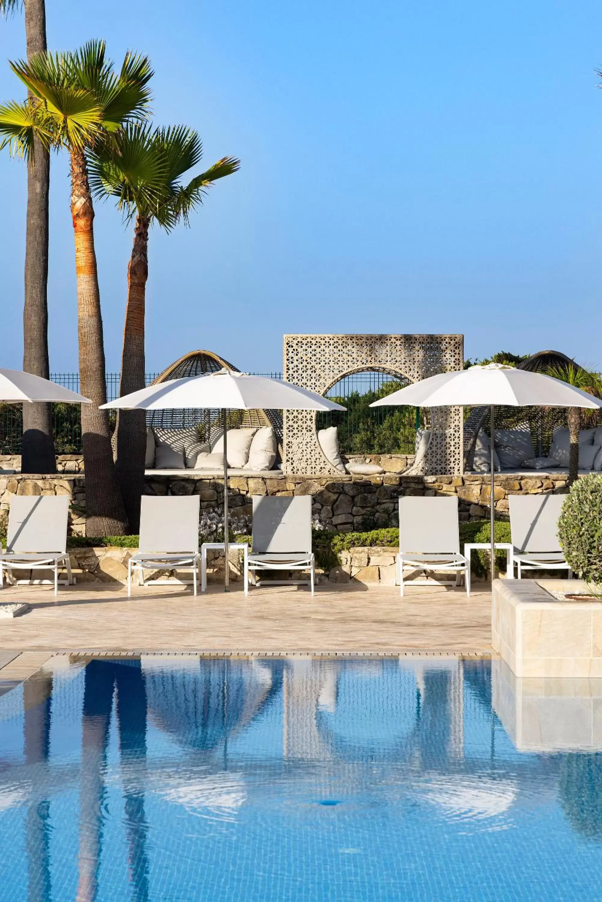 Swimming pool in Hipotels Barrosa Palace & Spa Swimming pool in Hipotels Barrosa Palace & Spa